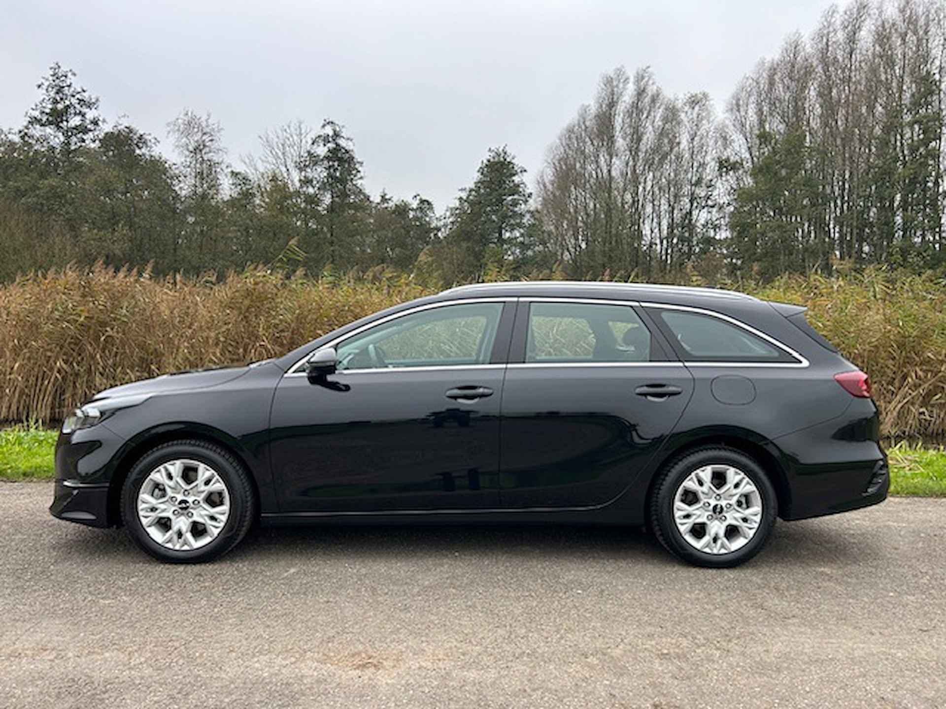 KIA Ceed Sw 1.0 T-GDi 120pk MHEV DCT7 DynamicLine | Navigatie | Apple carplay/ Android auto | Camera | Climate control | All-season banden | NAP | Rijklaar prijs! - 4/25