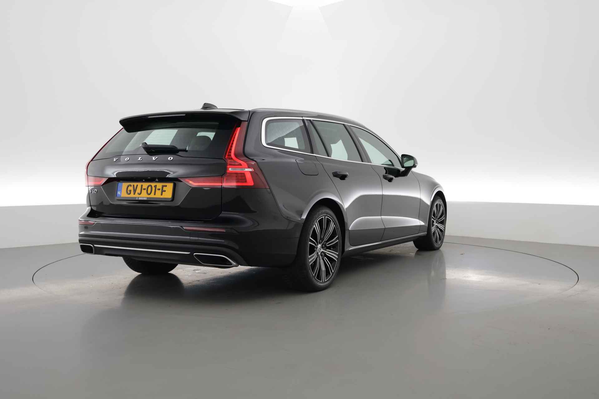 Volvo V60 2.0 T6 Recharge AWD Inscription | Voorruit- Stuur- Stoelverwarming | Camera | - 2/28