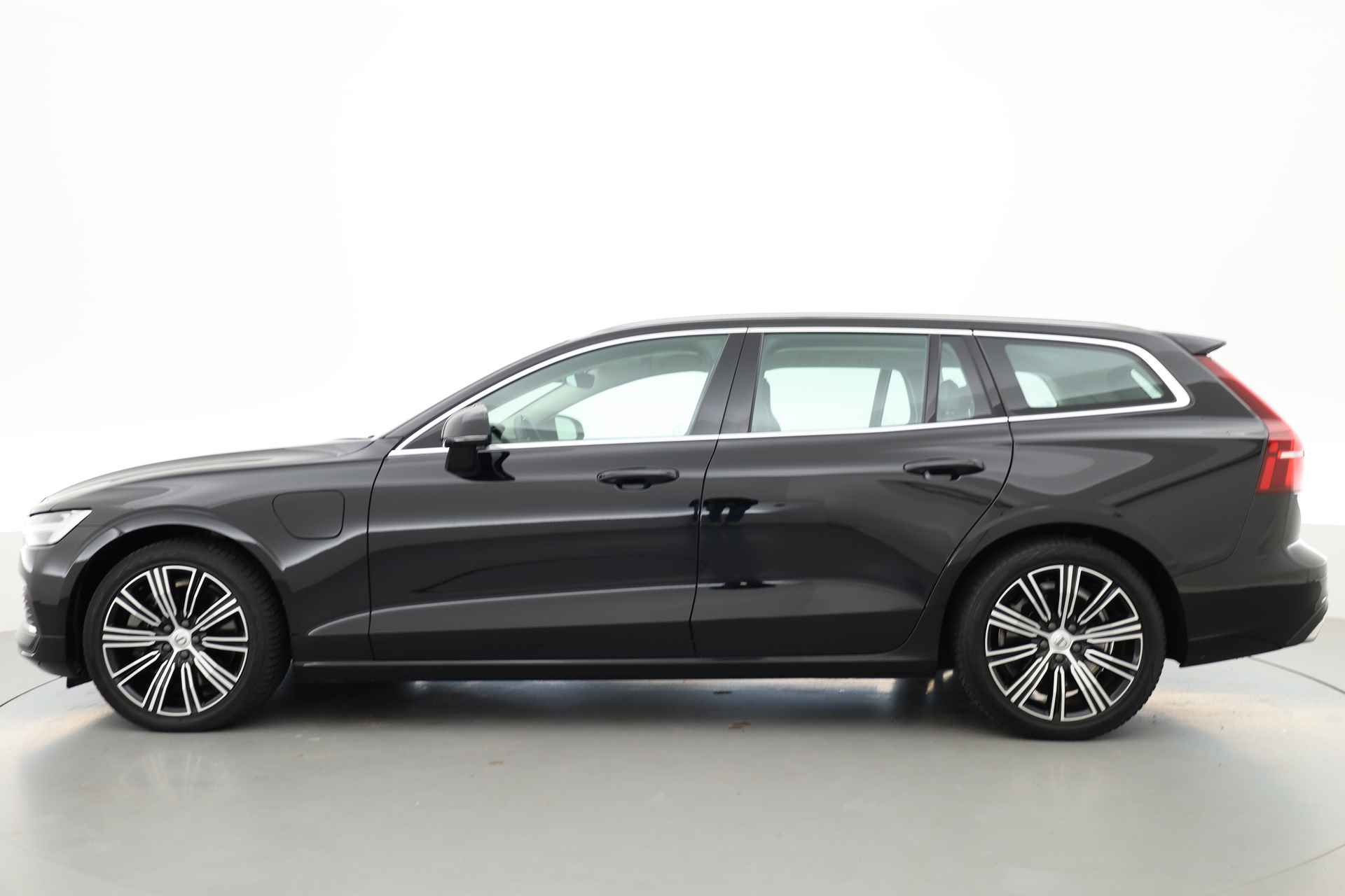 Volvo V60 2.0 T6 Recharge AWD Inscription | Voorruit- Stuur- Stoelverwarming | Camera | - 26/28