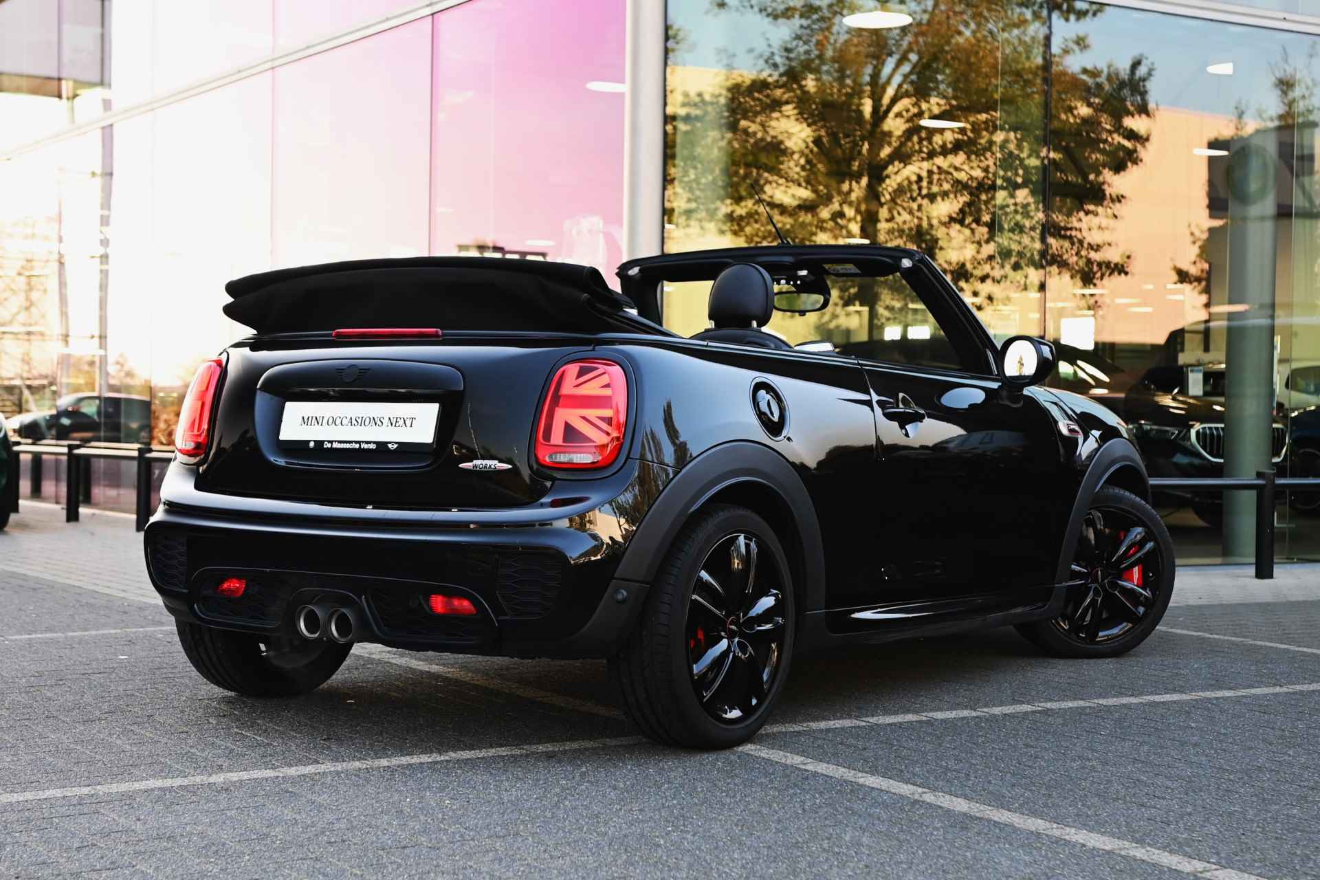 MINI Cabrio John Cooper Works Chili Automaat / Adaptief onderstel / Stoelverwarming / Active Cruise Control / Head-Up / Park Assistant / Harman Kardon - 3/30