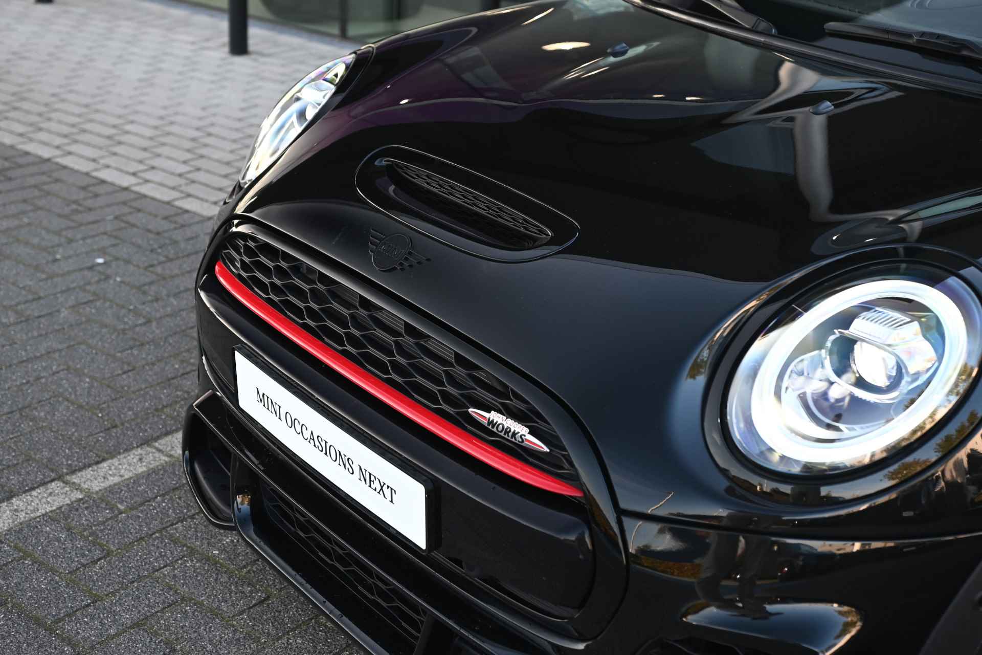 MINI Cabrio John Cooper Works Chili Automaat / Adaptief onderstel / Stoelverwarming / Active Cruise Control / Head-Up / Park Assistant / Harman Kardon - 12/30