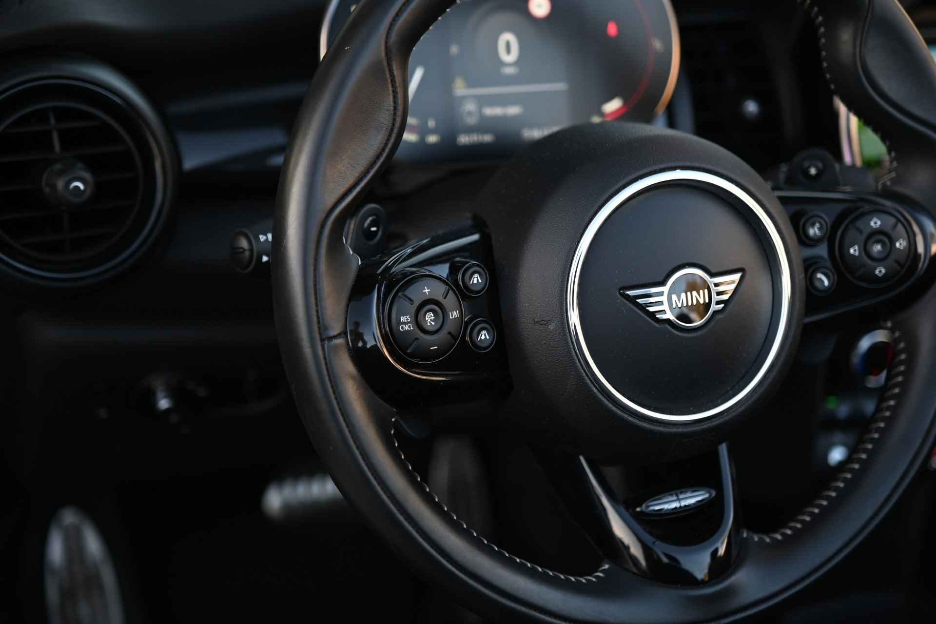 MINI Cabrio John Cooper Works Chili Automaat / Adaptief onderstel / Stoelverwarming / Active Cruise Control / Head-Up / Park Assistant / Harman Kardon - 25/30