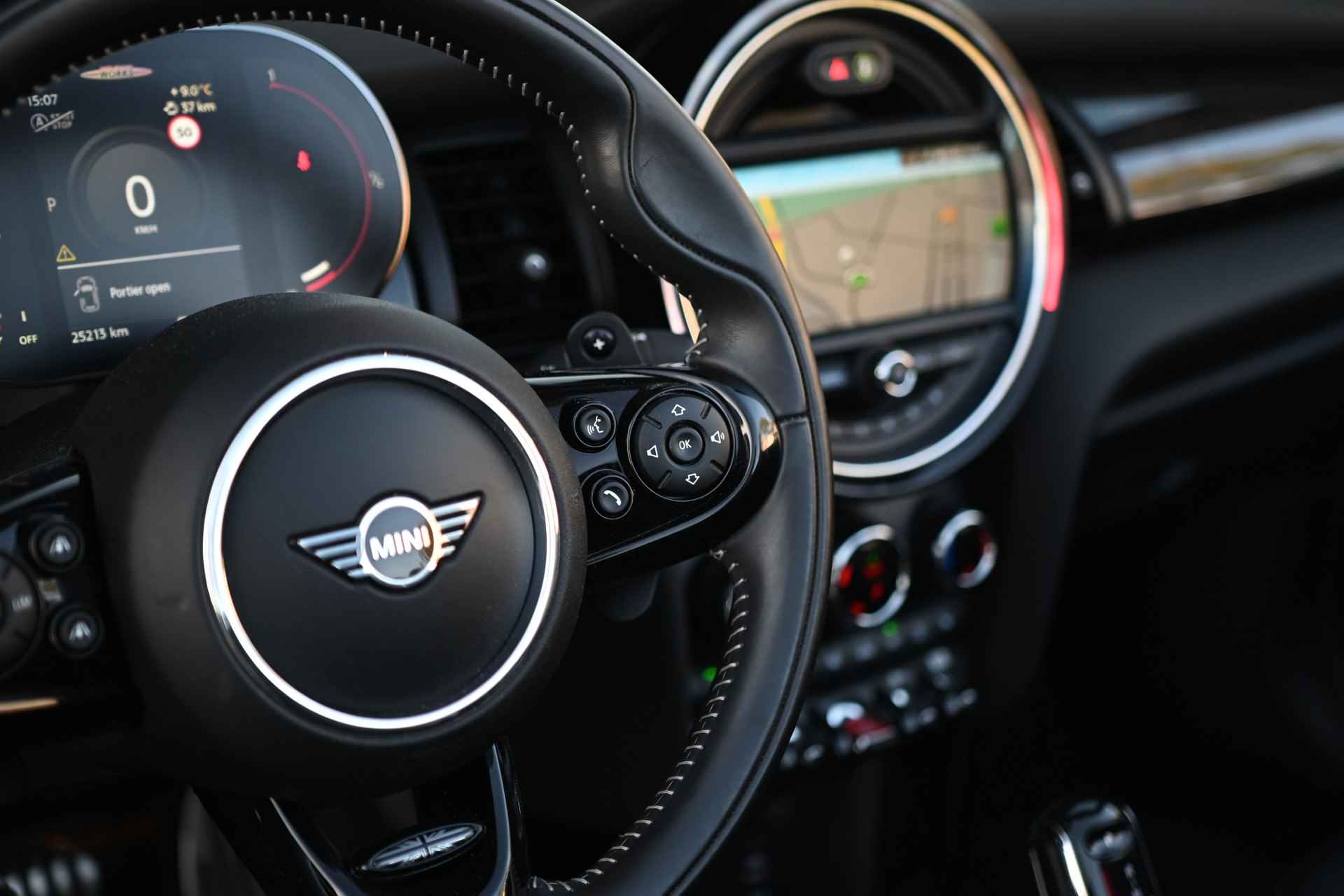 MINI Cabrio John Cooper Works Chili Automaat / Adaptief onderstel / Stoelverwarming / Active Cruise Control / Head-Up / Park Assistant / Harman Kardon - 26/30