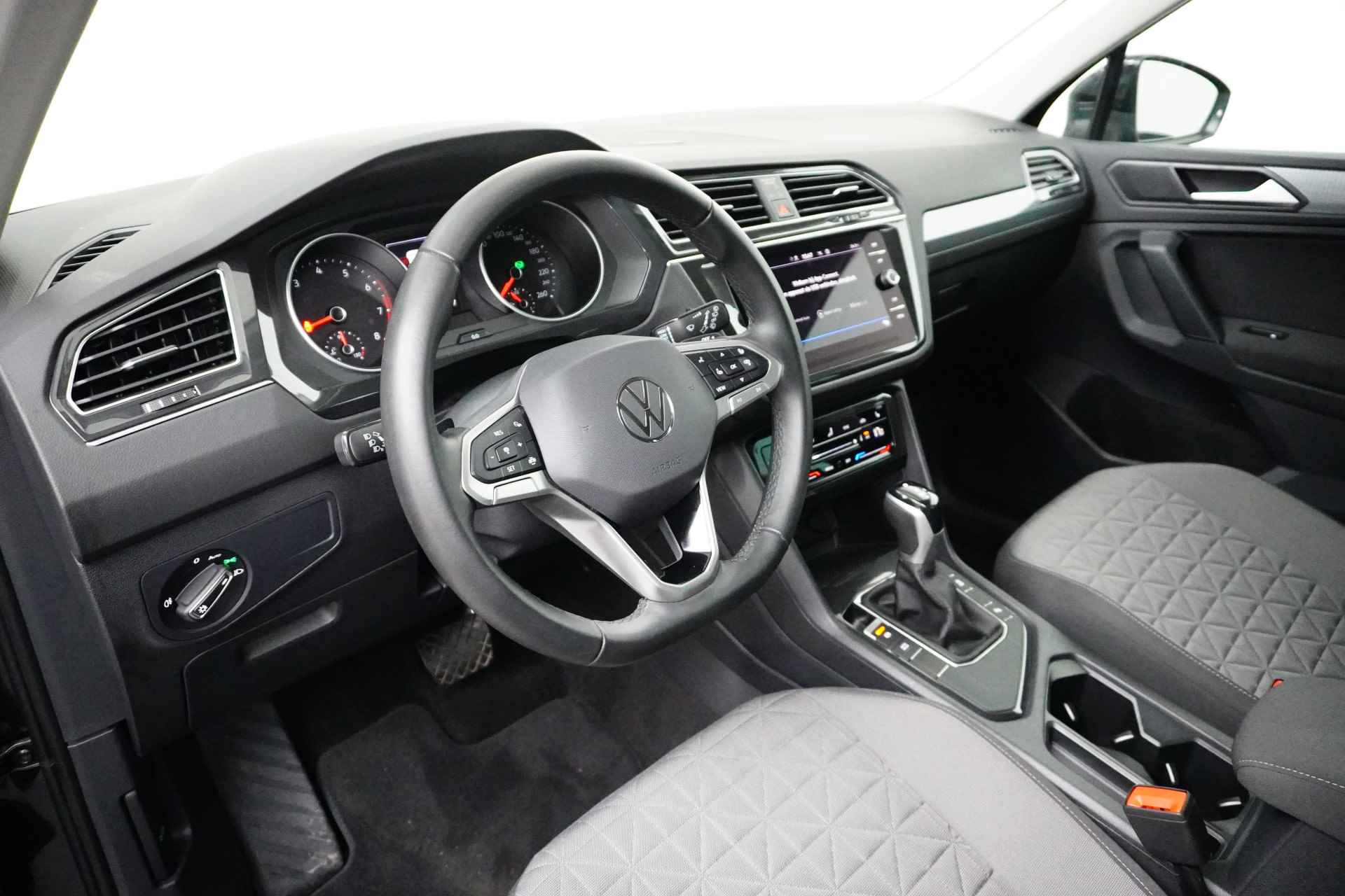 Volkswagen Tiguan 1.5 TSI 150PK DSG-7 Life | NAVI BY APP | TREKHAAK | CAMERA | STOELVERW. | 18 INCH - 15/27