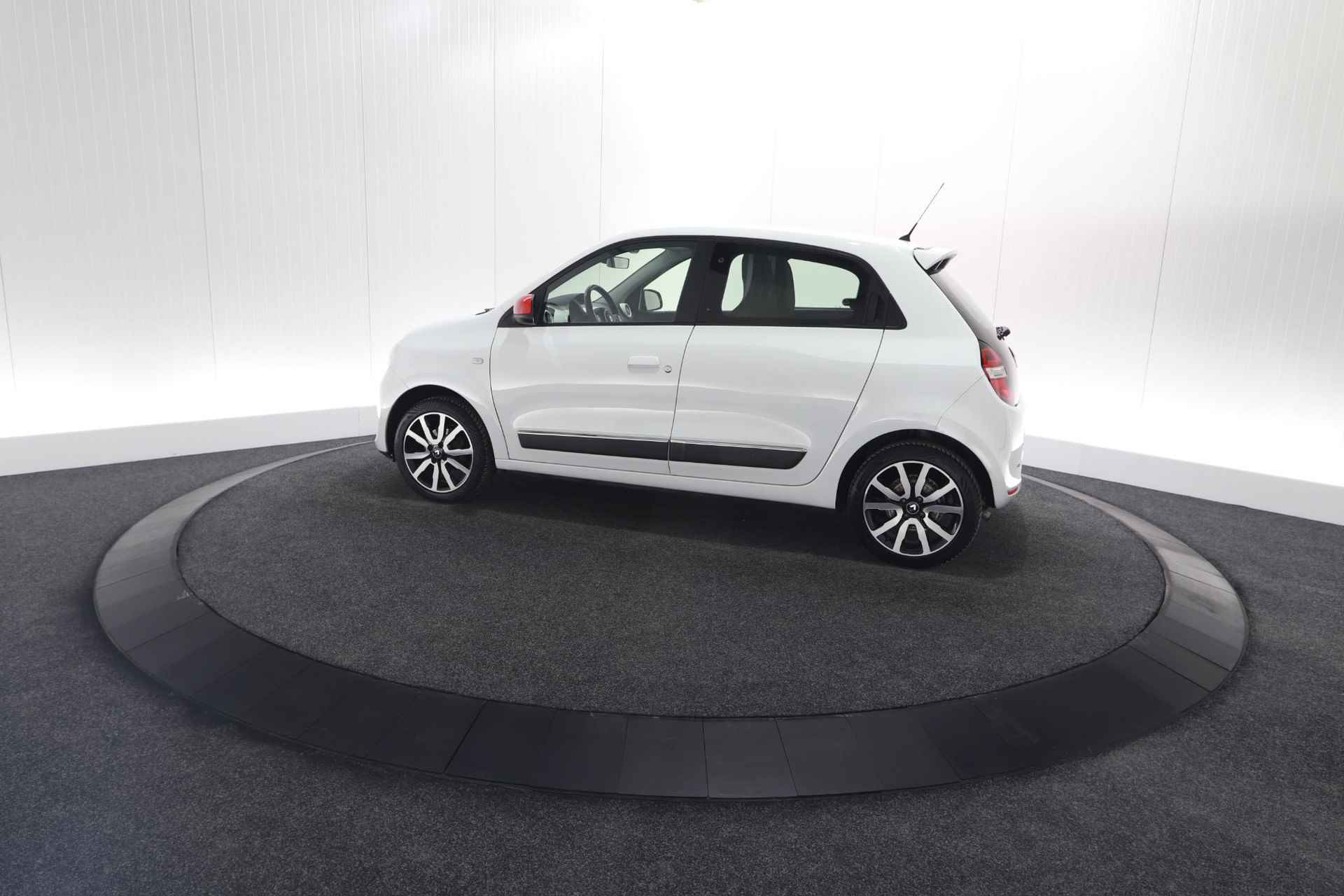 Renault Twingo SCe 70 Intens Automaat | Camera | Navigatie | Climate Control | Cruise Control - 65/72