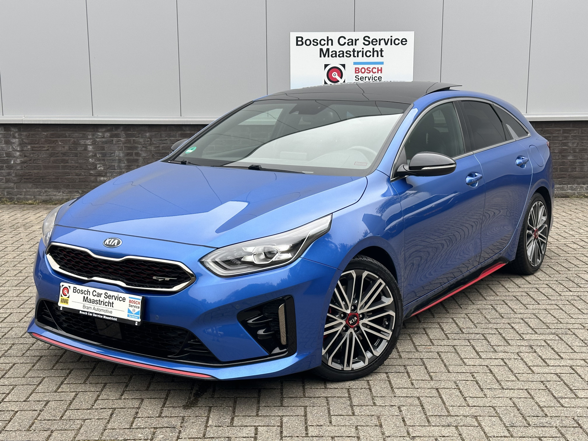 Kia ProCeed 1.6 T-GDI GT | Panorama | Key-less | Camera | LED | 18" Dodehoek-assistent - Noodremsyst assist - Snelh-/reg- Camera Interesse, Proefrit? Bel of app met: 06-24 28 28 42