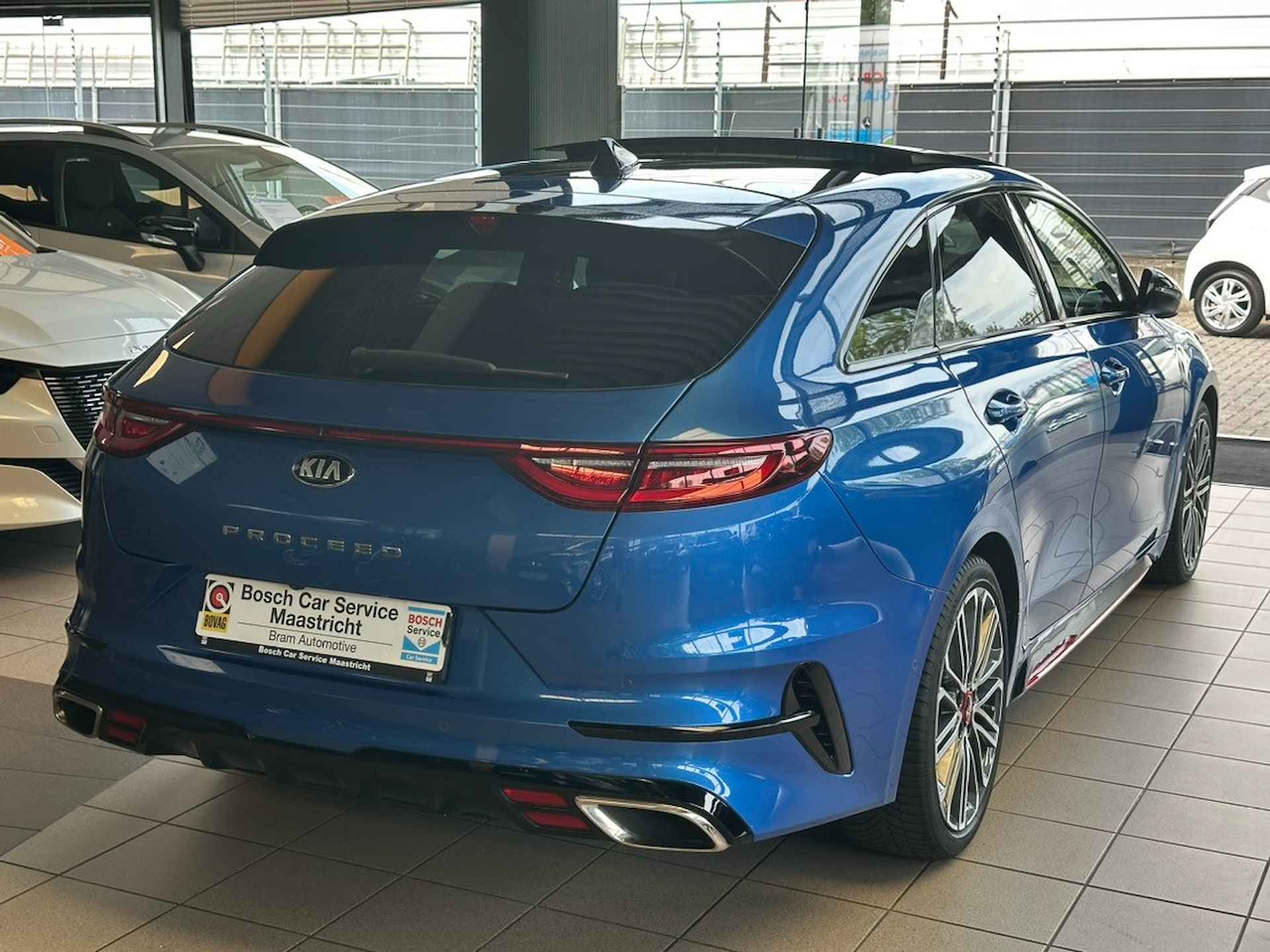 Kia ProCeed 1.6 T-GDI GT | Panorama | Key-less | Camera | LED | 18" Dodehoek-assistent - Noodremsyst assist - Snelh-/reg- Camera Interesse, Proefrit? Bel of app met: 06-24 28 28 42 - 19/28