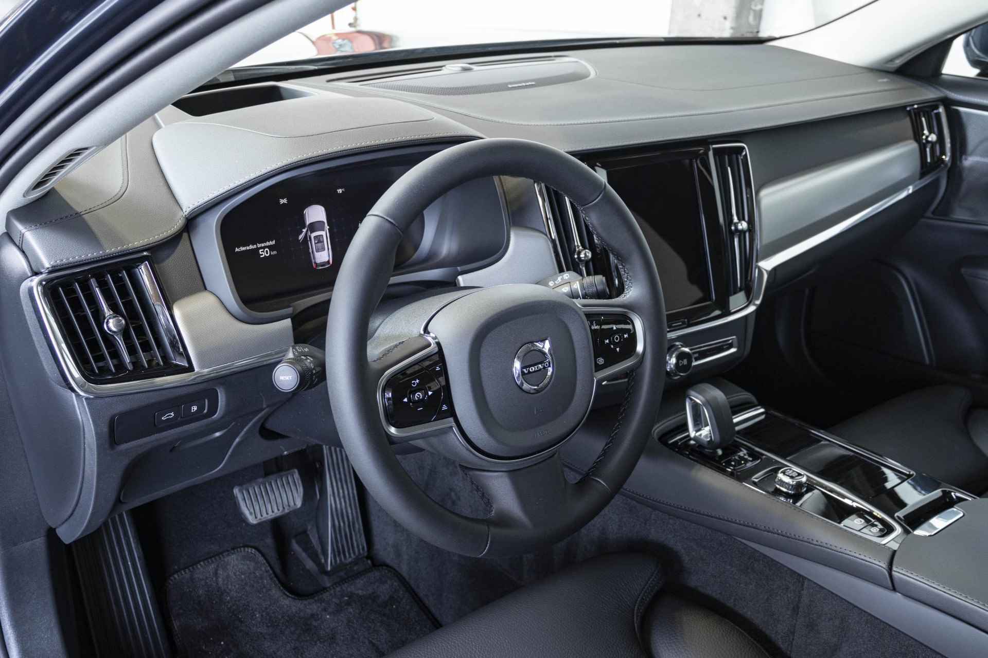 Volvo V90 T6 Recharge AWD Ultimate Bright | Panoramadak | Harman Kardon audio | 360º camera | Stoel- en stuurverwarming | Verwarmbare achterbank - 3/43