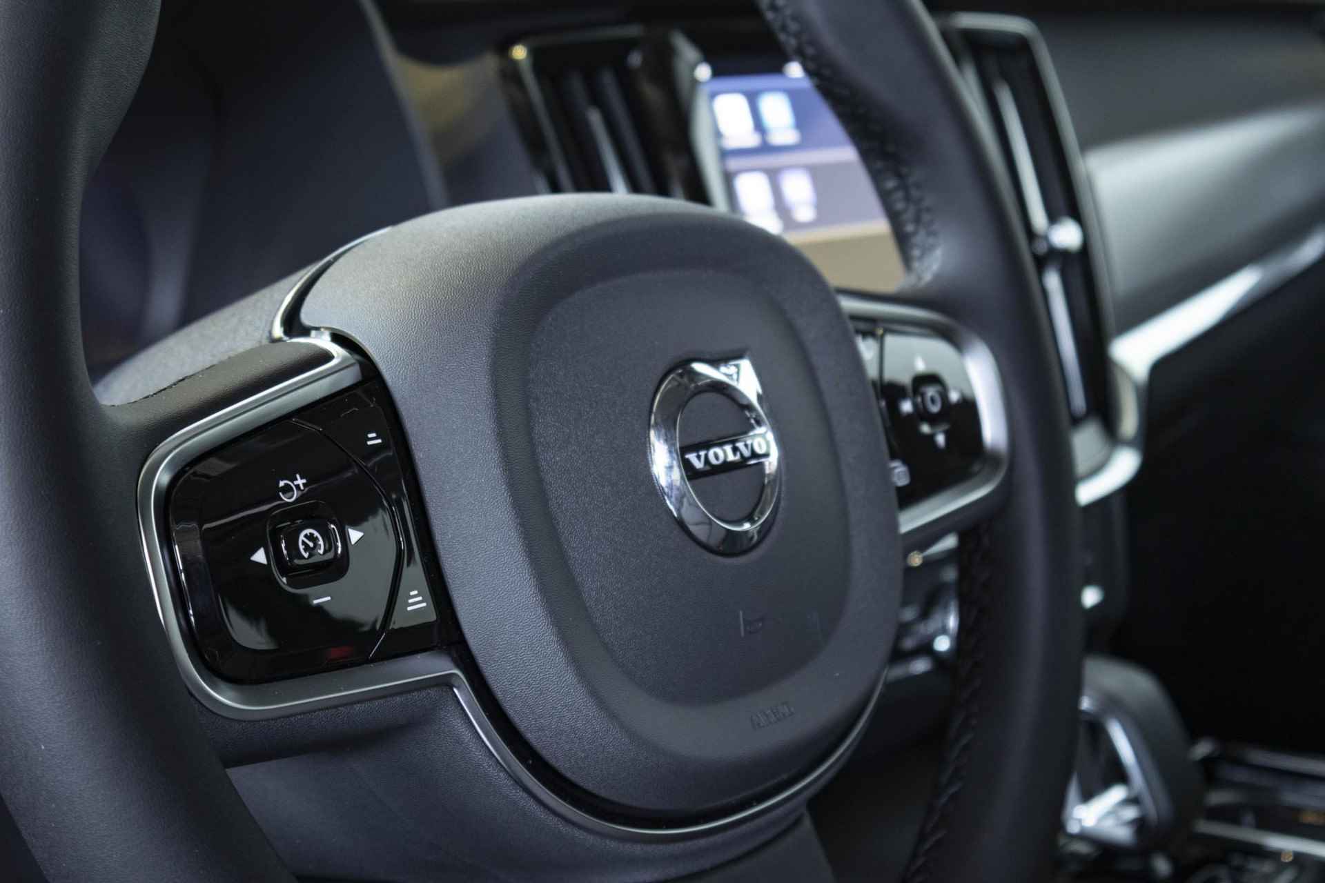 Volvo V90 T6 Recharge AWD Ultimate Bright | Panoramadak | Harman Kardon audio | 360º camera | Stoel- en stuurverwarming | Verwarmbare achterbank - 24/43