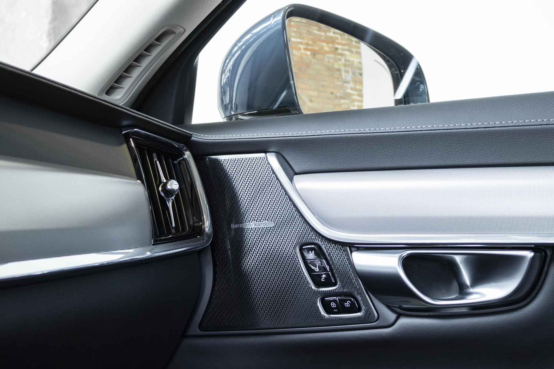 Volvo V90 T6 Recharge AWD Ultimate Bright | Panoramadak | Harman Kardon audio | 360º camera | Stoel- en stuurverwarming | Verwarmbare achterbank - 31/43