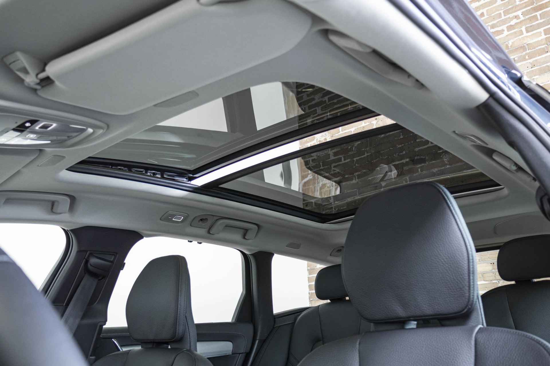 Volvo V90 T6 Recharge AWD Ultimate Bright | Panoramadak | Harman Kardon audio | 360º camera | Stoel- en stuurverwarming | Verwarmbare achterbank - 33/43