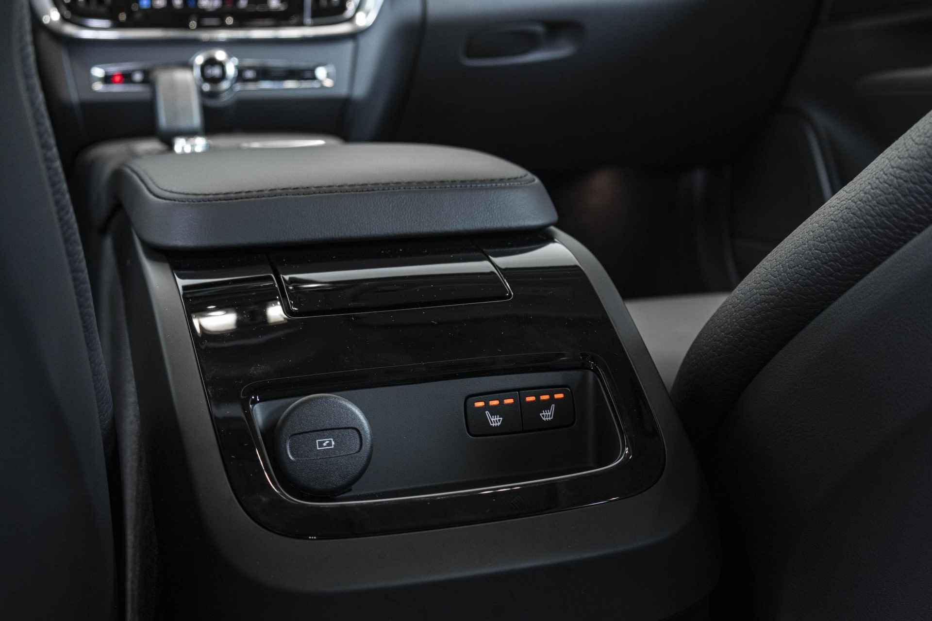 Volvo V90 T6 Recharge AWD Ultimate Bright | Panoramadak | Harman Kardon audio | 360º camera | Stoel- en stuurverwarming | Verwarmbare achterbank - 35/43
