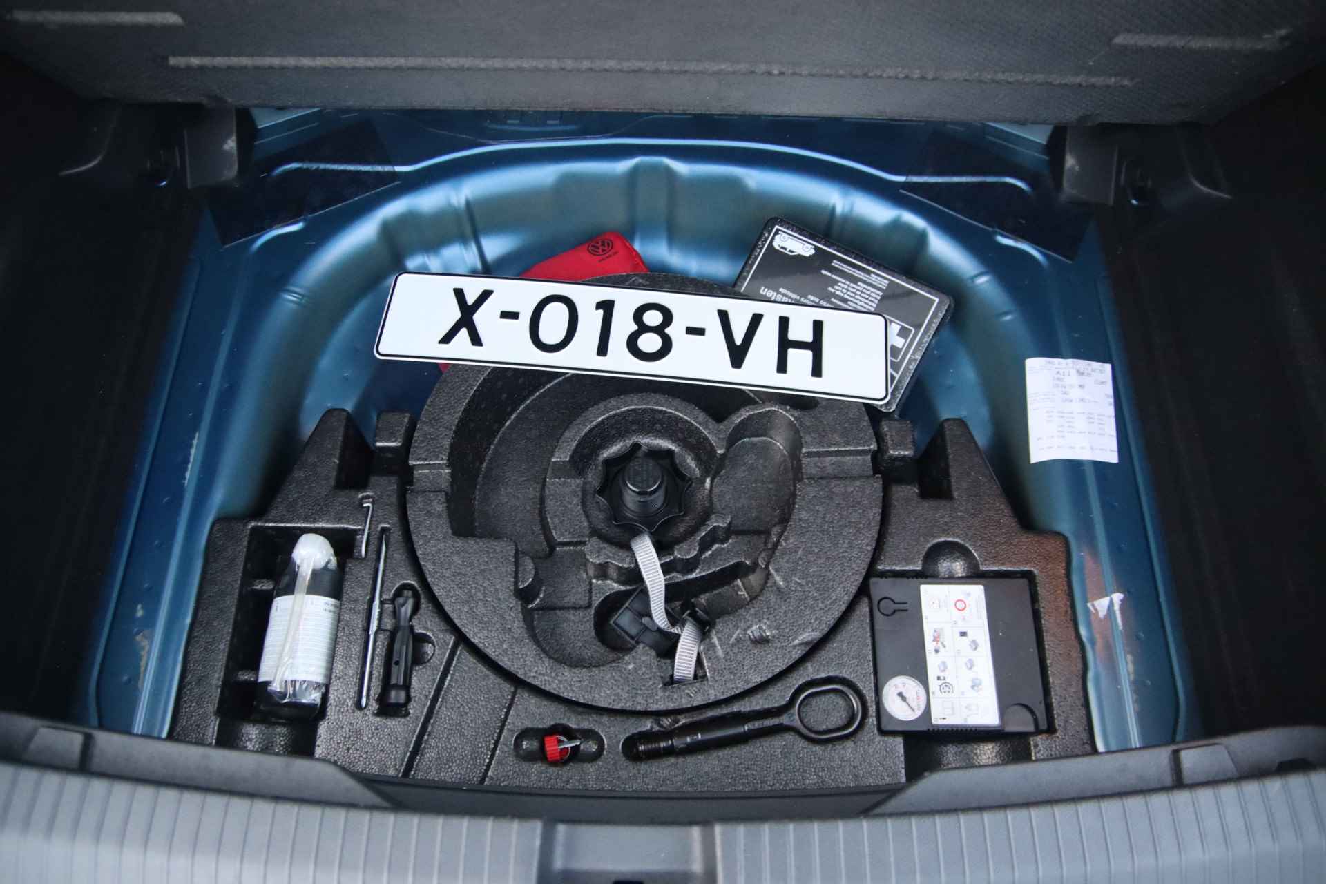Volkswagen T-Roc 1.5 TSI Sport R-line Virtueel, Trekhaak, Pano, Winterpakket, nieuwstaat!  LENTE UITVERKOOP! - 42/51