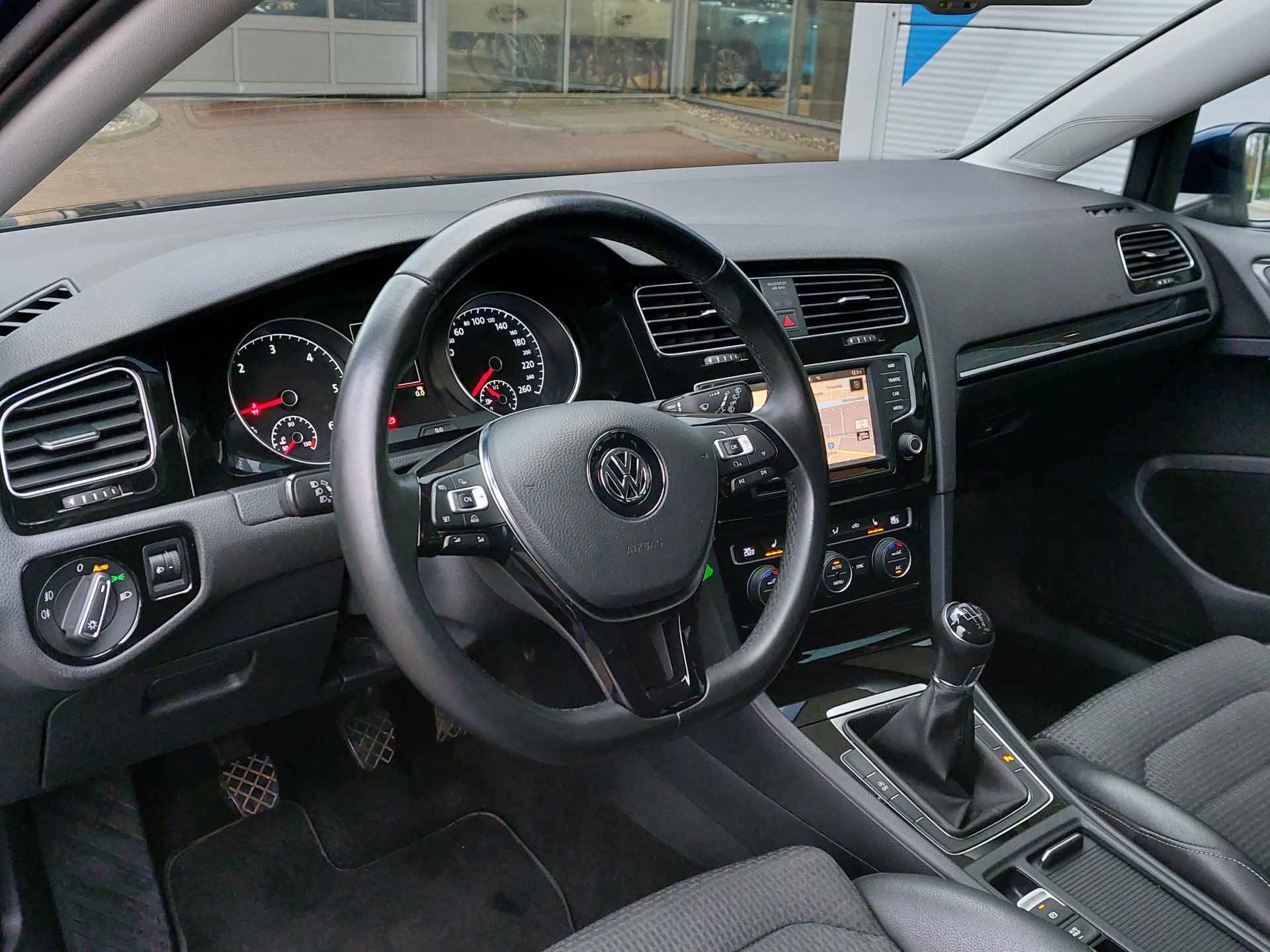 Volkswagen GOLF Variant 1.6 TDI 110pk Business Edition R-Line | Origineel NL | Navi | Clima | Cruise | Pdc V+A+Camera | Stoelverwarming+Massage | Licht+Regensensor | Mistlampen | Privacy Glass | 17''lm | Trekhaak - 8/50