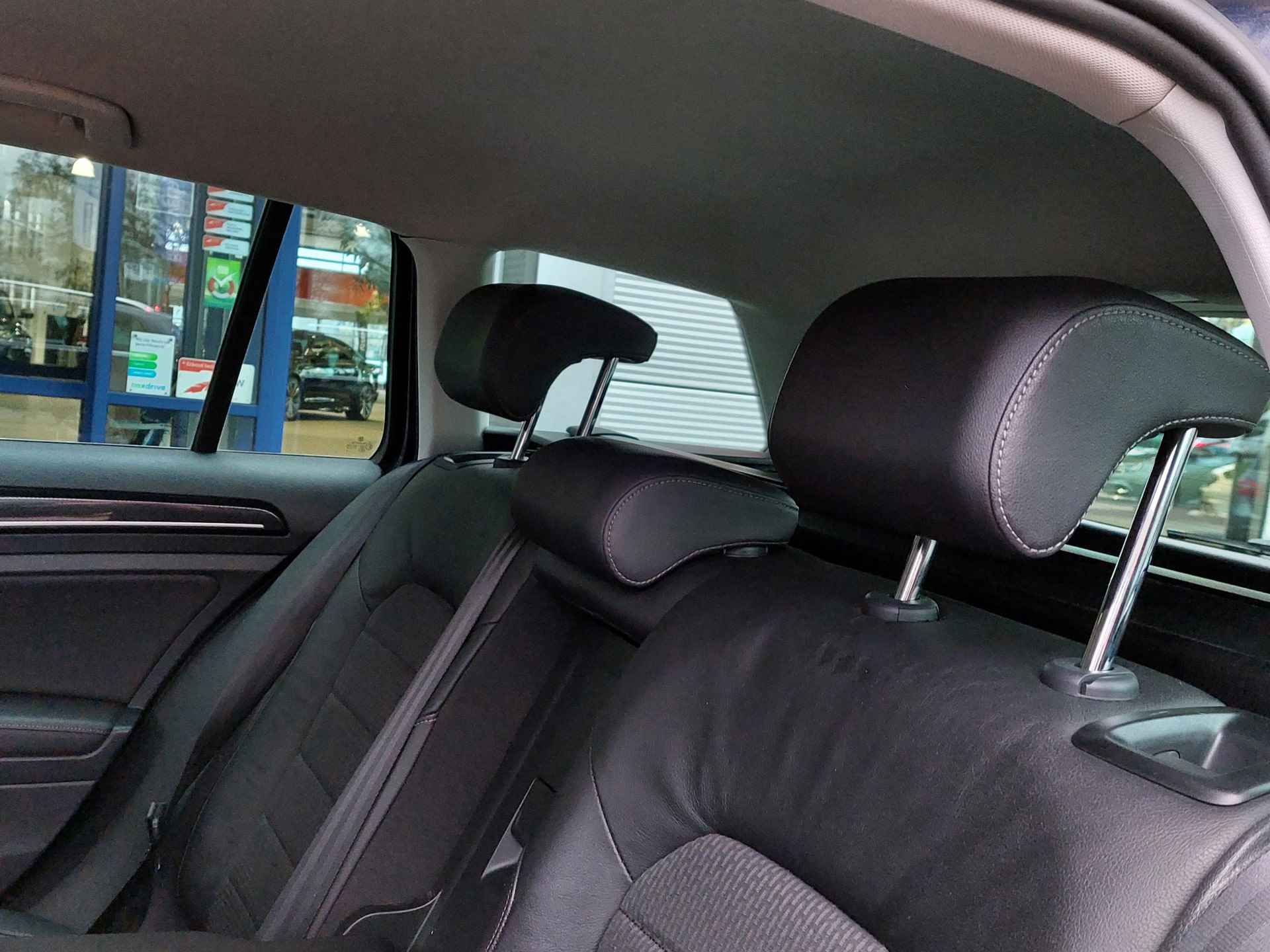 Volkswagen GOLF Variant 1.6 TDI 110pk Business Edition R-Line | Origineel NL | Navi | Clima | Cruise | Pdc V+A+Camera | Stoelverwarming+Massage | Licht+Regensensor | Mistlampen | Privacy Glass | 17''lm | Trekhaak - 27/50