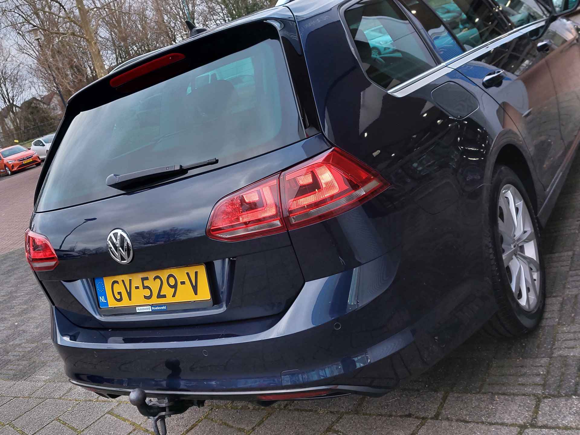 Volkswagen GOLF Variant 1.6 TDI 110pk Business Edition R-Line | Origineel NL | Navi | Clima | Cruise | Pdc V+A+Camera | Stoelverwarming+Massage | Licht+Regensensor | Mistlampen | Privacy Glass | 17''lm | Trekhaak - 43/50