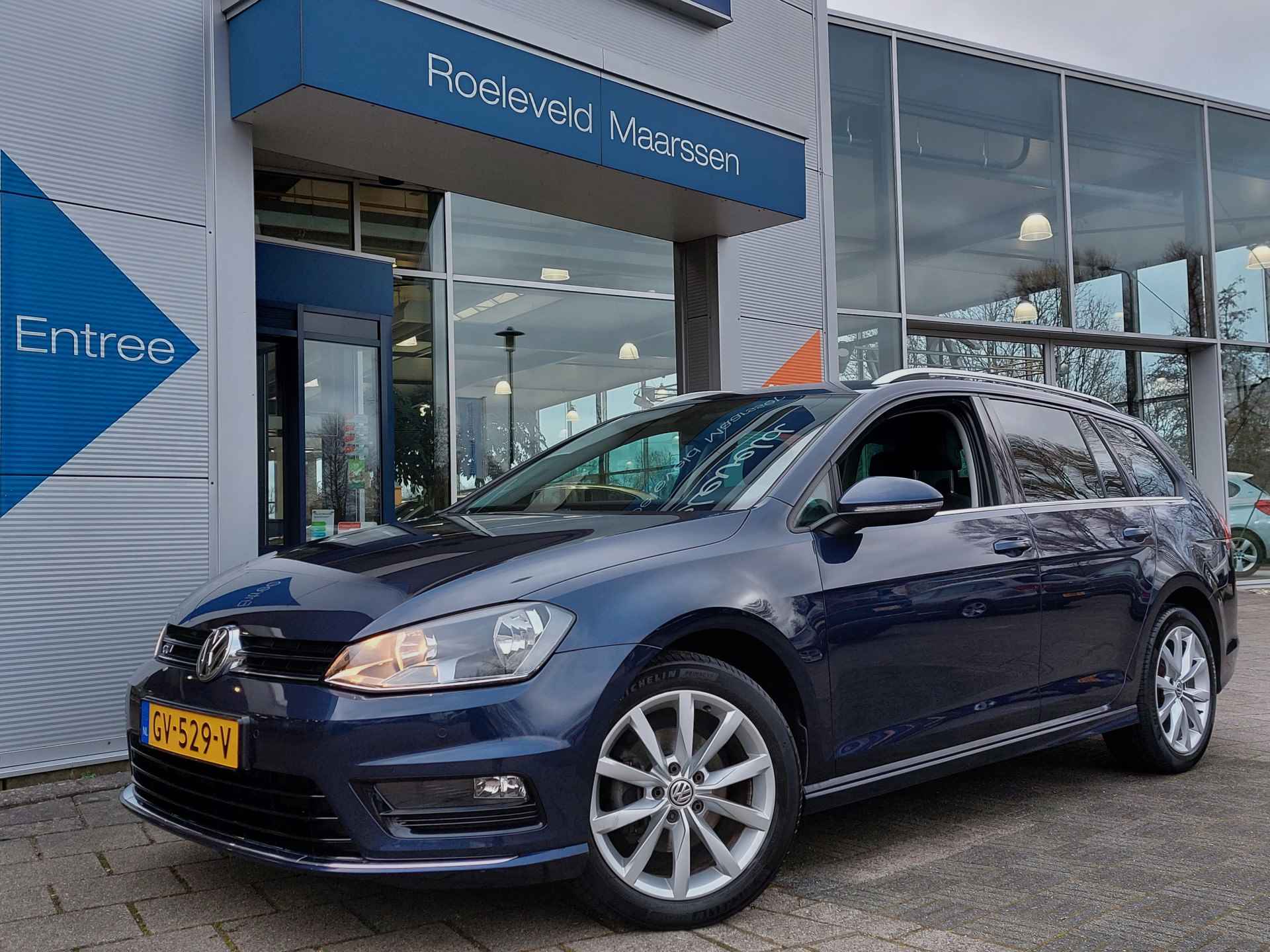 Volkswagen GOLF Variant 1.6 TDI 110pk Business Edition R-Line | Origineel NL | Navi | Clima | Cruise | Pdc V+A+Camera | Stoelverwarming+Massage | Licht+Regensensor | Mistlampen | Privacy Glass | 17''lm | Trekhaak - 1/50