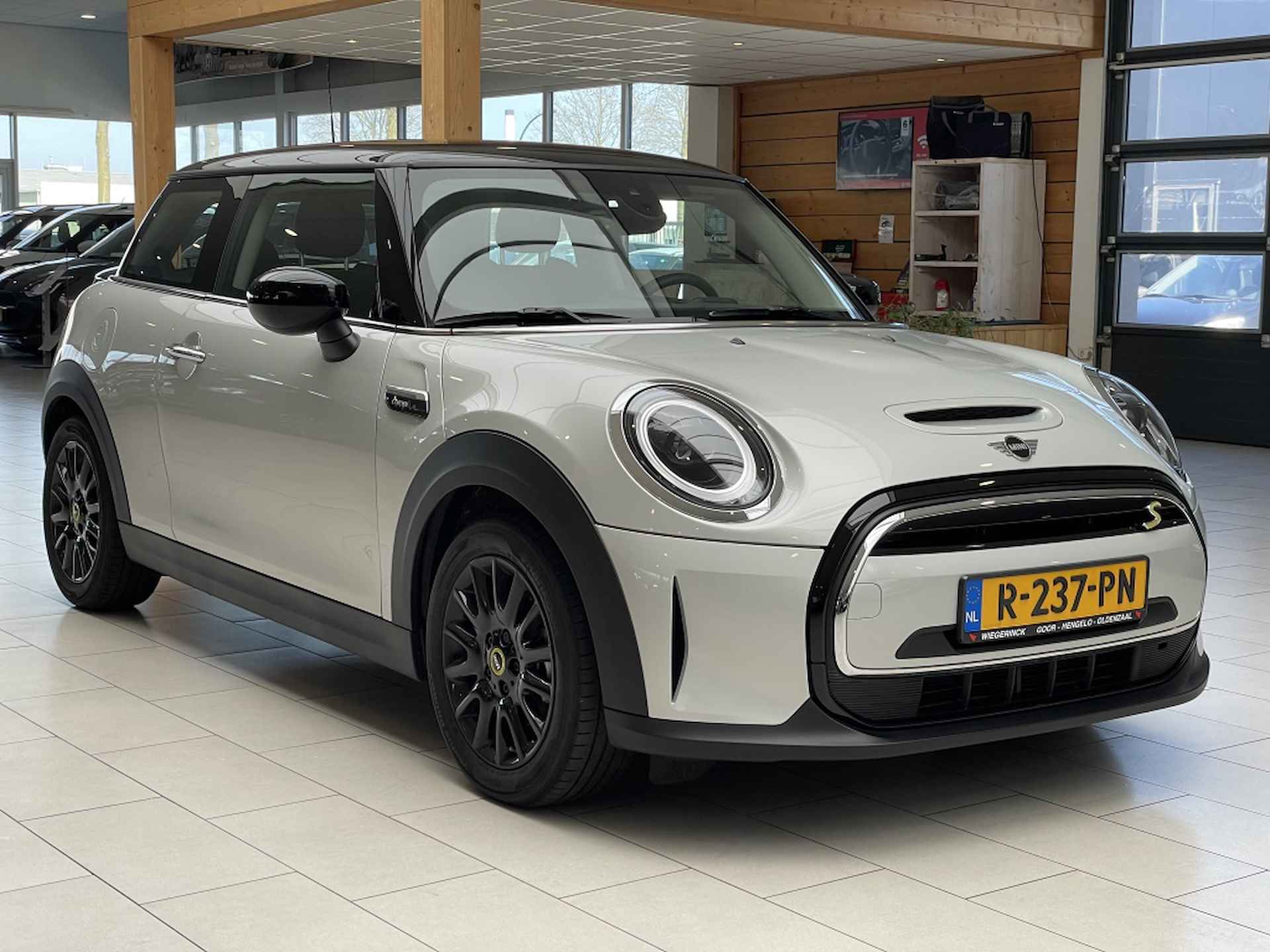 Mini Mini Electric Camden Edition [ PRIVATE & OPERATIONAL LEASE MOG - 10/46