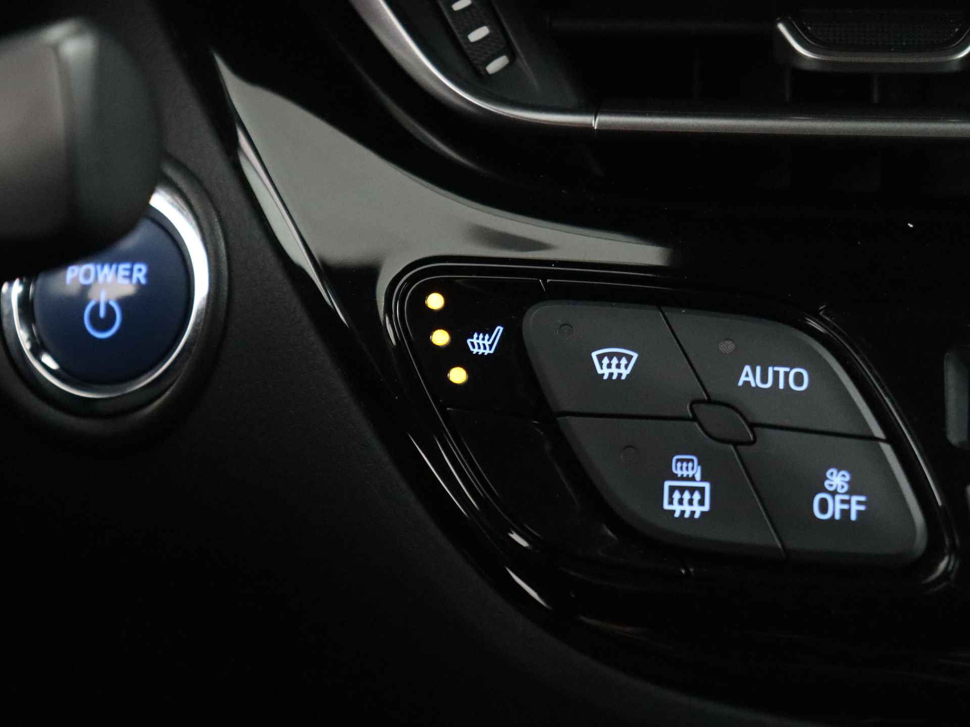 Toyota C-HR 1.8 Hybrid Bi-Tone | Navigatie | Camera | LM Velgen | - 36/45