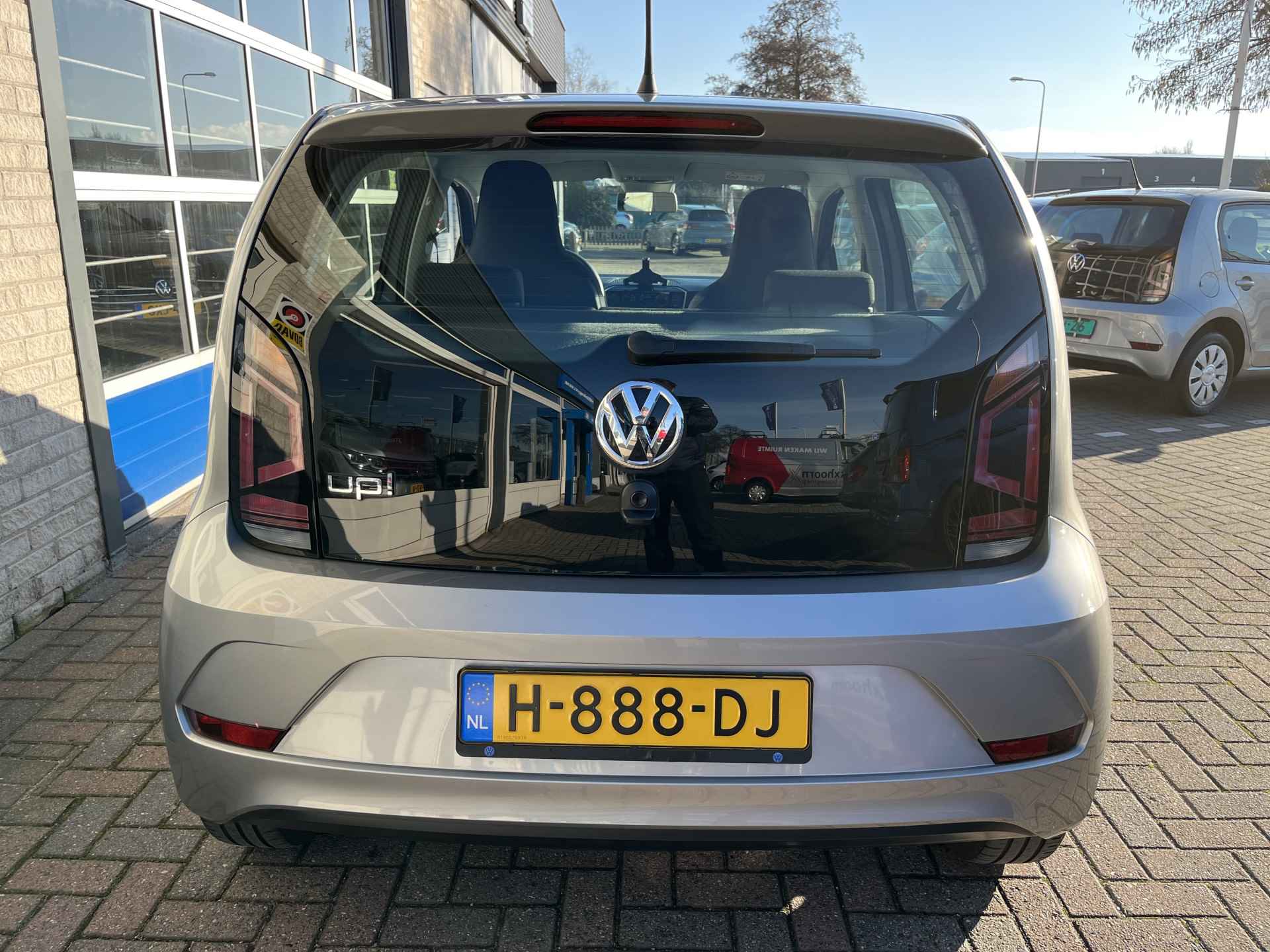 Volkswagen up! 1.0 BMT 60pk move up! / AIRCO/ DAB/ BLUETOOTH/ AUTOMATISCHE VERLICHTING/ 5 DEURS - 26/32