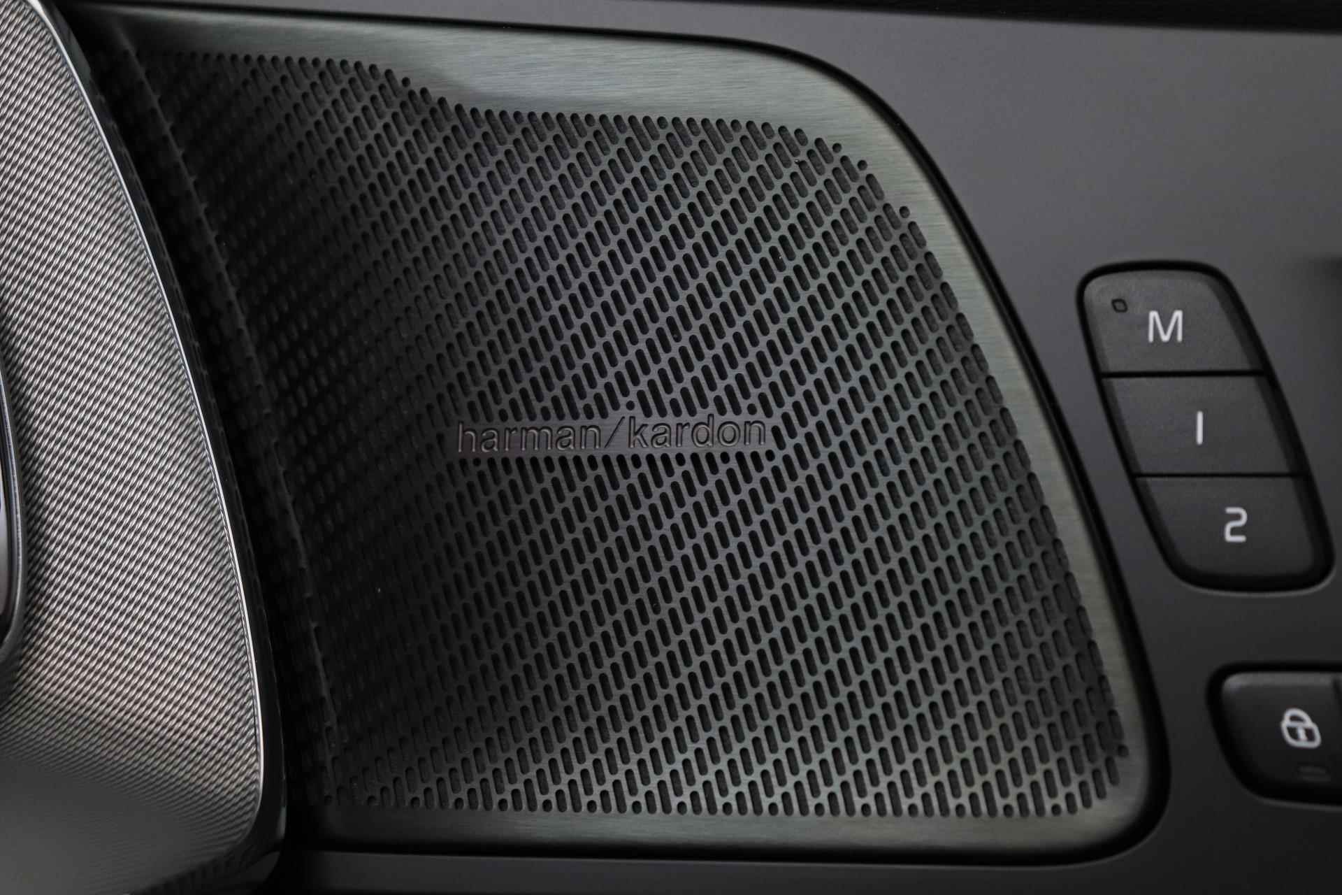 Volvo XC60 T8 RECHARGE AWD R-DESIGN *LONG RANGE* -LUCHTVERING|PANO.DAK|HK-AUDIO|22"|CAMERA|HEAD-UP DISP. - 21/45