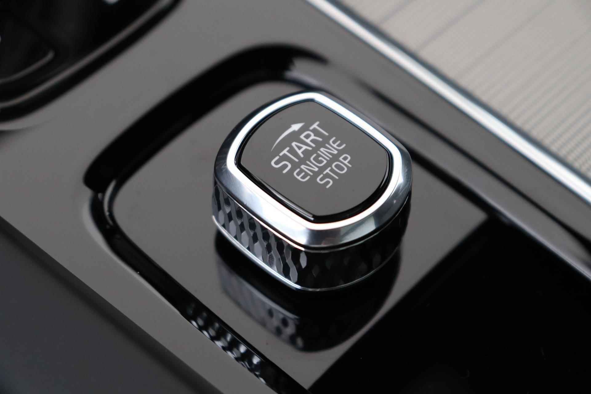 Volvo XC60 T8 RECHARGE AWD R-DESIGN *LONG RANGE* -LUCHTVERING|PANO.DAK|HK-AUDIO|22"|CAMERA|HEAD-UP DISP. - 24/45