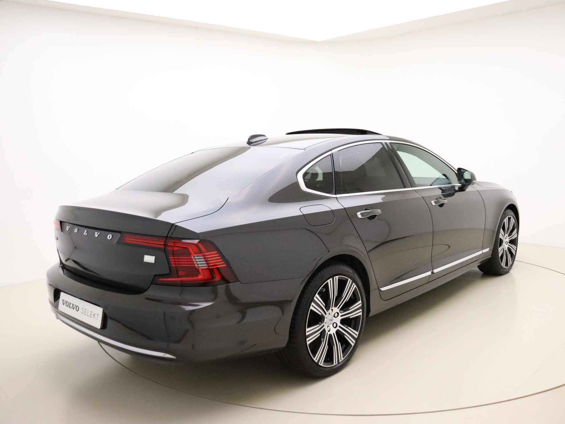 Volvo S90 T8 390pk AWD Inscription / Luchtvering / B&W Audio / Woolblend / Schuifdak / 360 Camera / Gelaagd glas / 20'' / Elektr. Stoelen / - 4/40