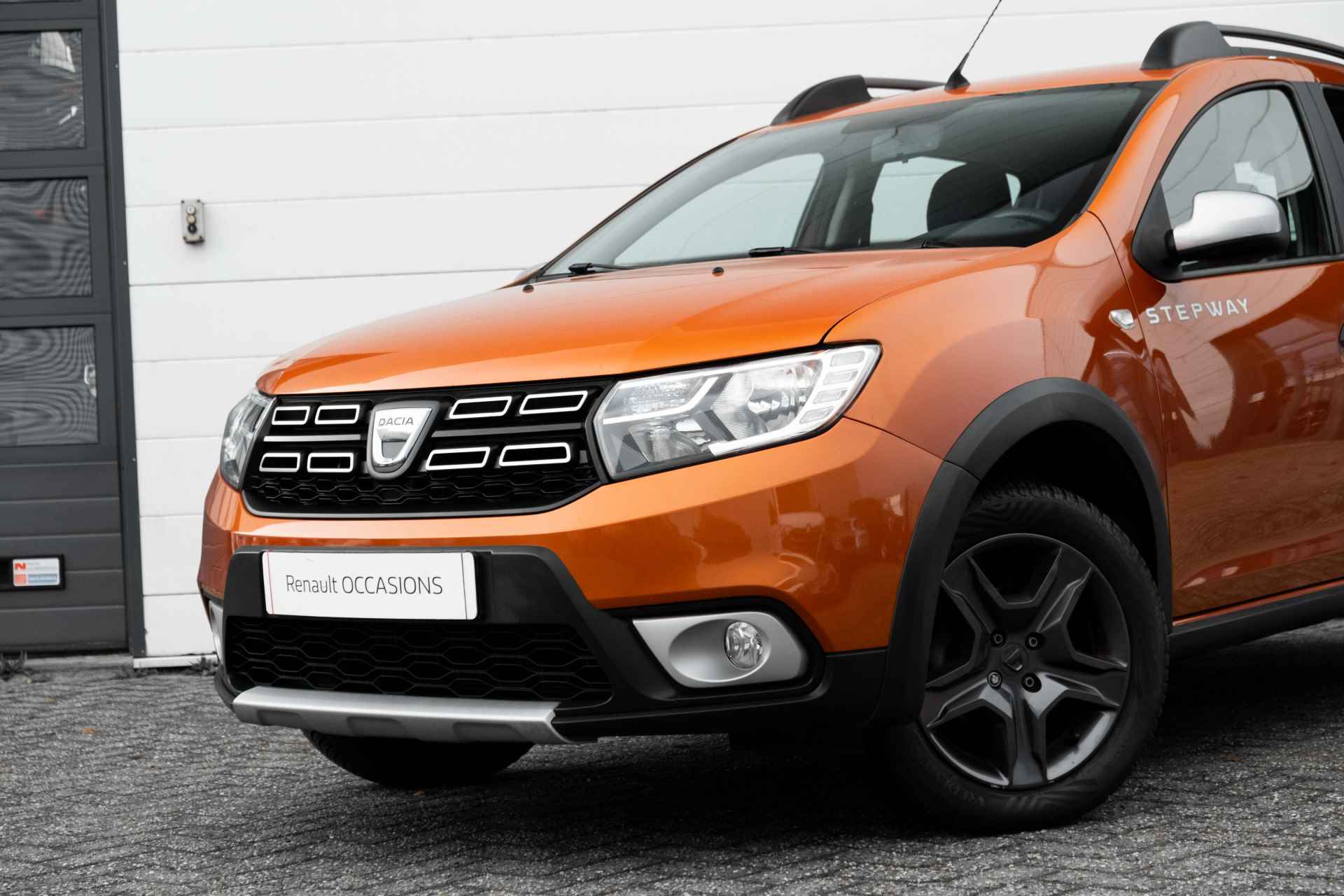 Dacia Sandero 0.9 TCe Bi-Fuel SL Stepway | Camera achter | Trekhaak | 4 seizoensbanden | | incl. Bovag rijklaarpakket met 12 maanden garantie | - 17/42