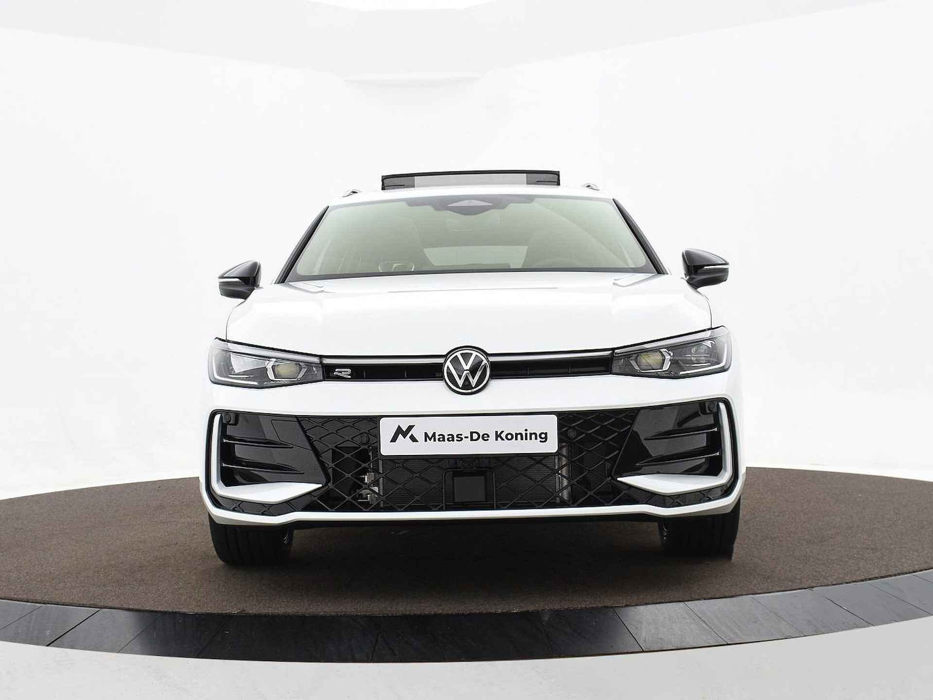 Volkswagen Passat Variant R-Line-Edition (9) 1.5 eTSI 150 pk 7 versn. DSG · Assistance pakket · Black style pakket · Comfort pakket · Panoramisch dakraam · MEGA Sale - 12/54