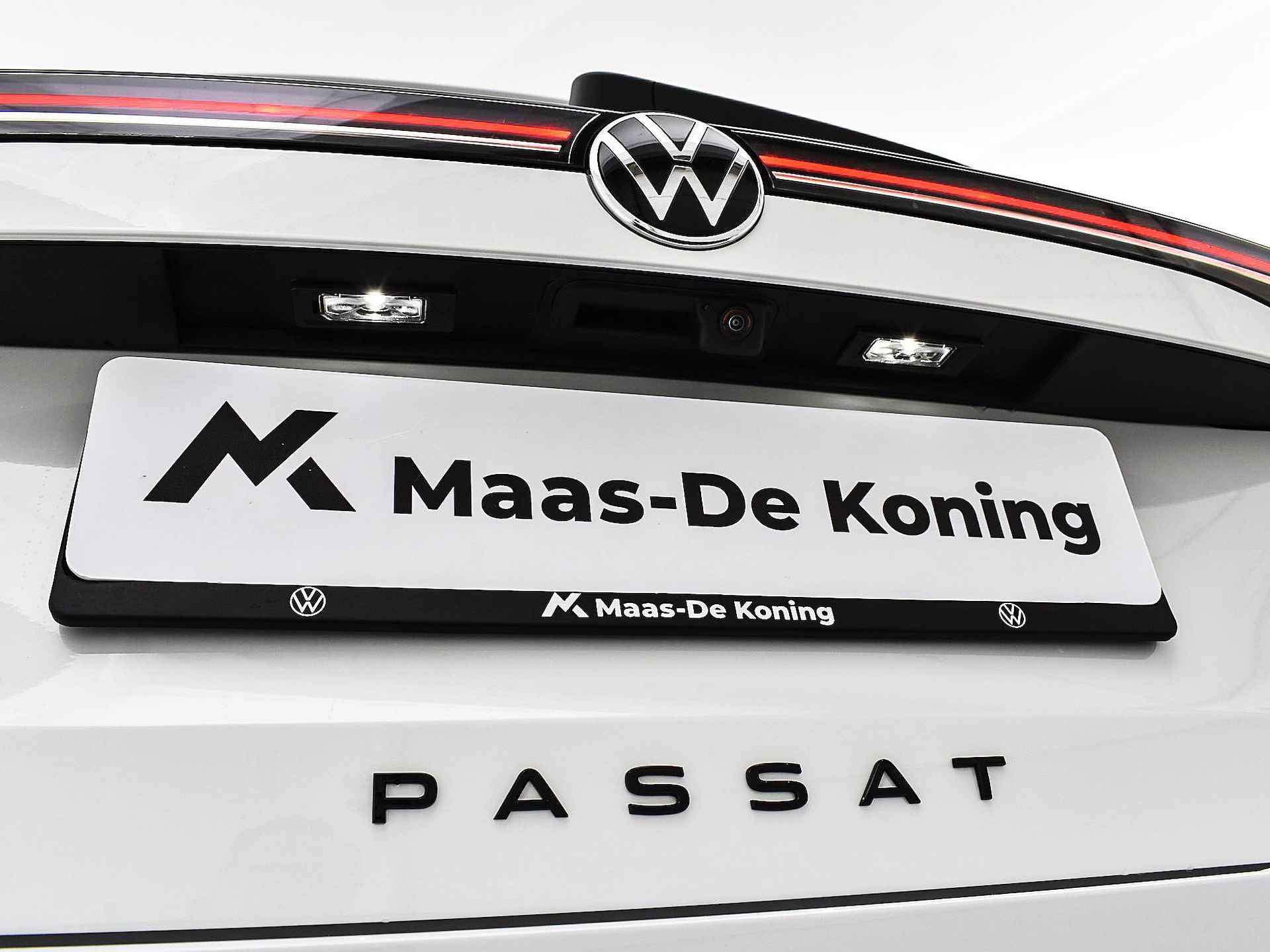 Volkswagen Passat Variant R-Line-Edition (9) 1.5 eTSI 150 pk 7 versn. DSG · Assistance pakket · Black style pakket · Comfort pakket · Panoramisch dakraam · MEGA Sale - 51/54