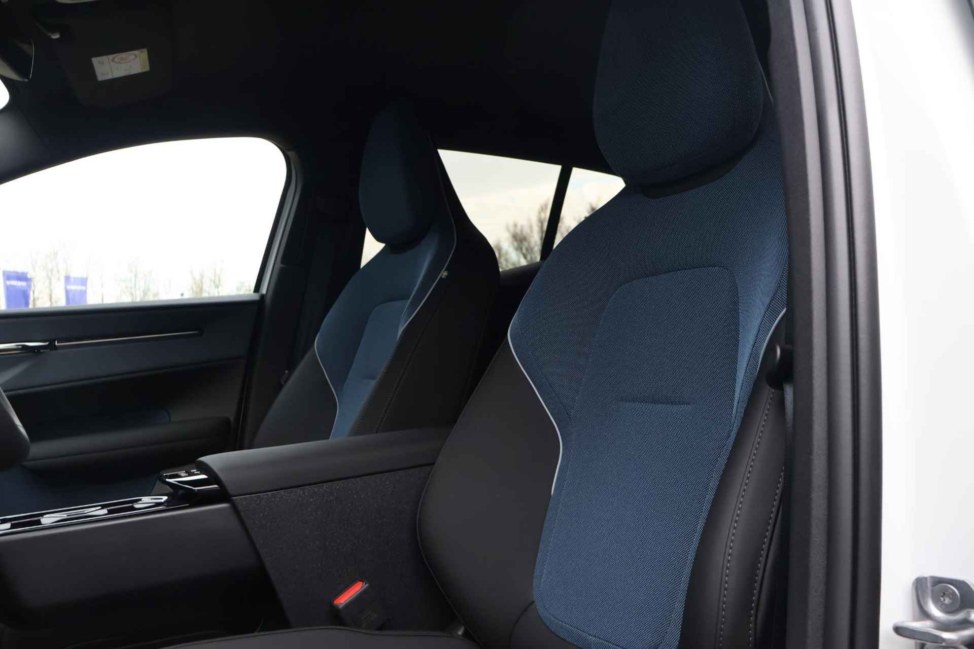 Volvo EX30 Single Motor Extended Range Plus 69 kWh | Extra getint glas | Adaptieve Cruise Control | Parkeersensoren voor + Achter | Achteruitrijcamera | 19 inch. velgen | Harman Kardon Audio | - 9/23