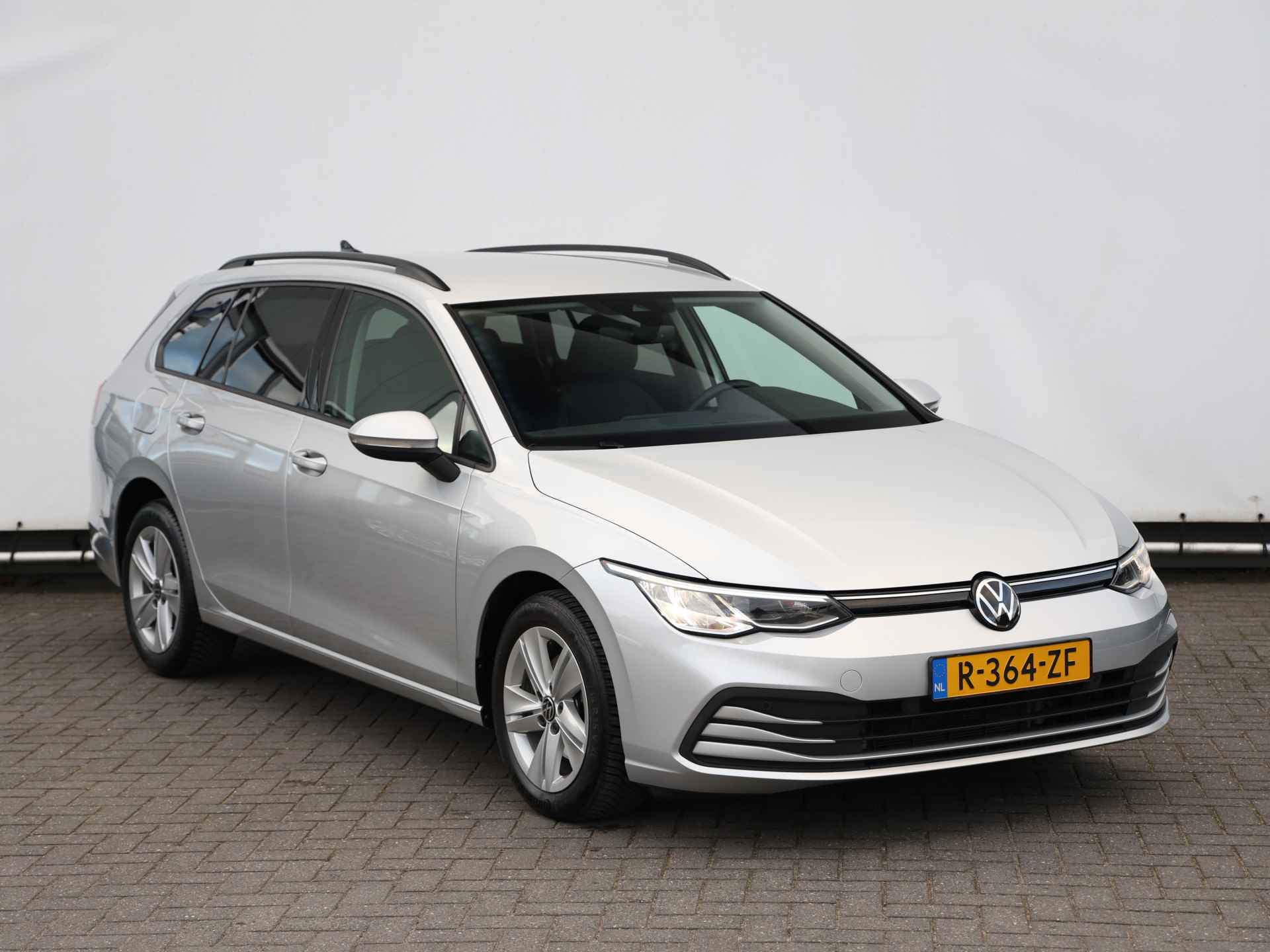 Volkswagen GOLF Variant 1.0 TSI Life Business 110pk | LED I Navigatie I Ergo stoelen I Cruise control I Stoelverwarming - 3/32