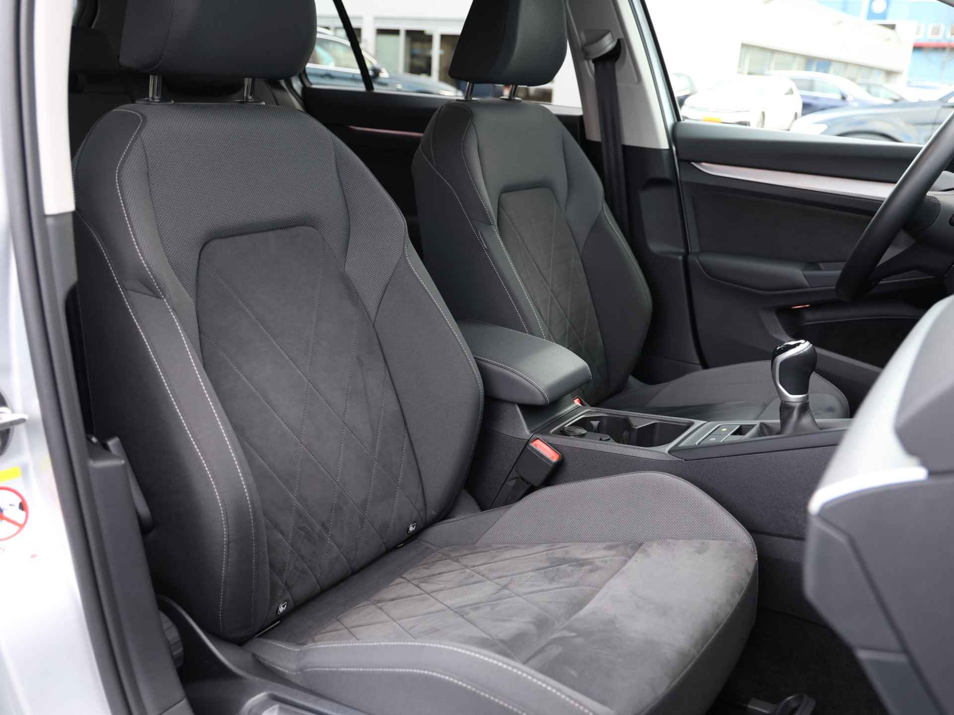 Volkswagen GOLF Variant 1.0 TSI Life Business 110pk | LED I Navigatie I Ergo stoelen I Cruise control I Stoelverwarming - 8/32