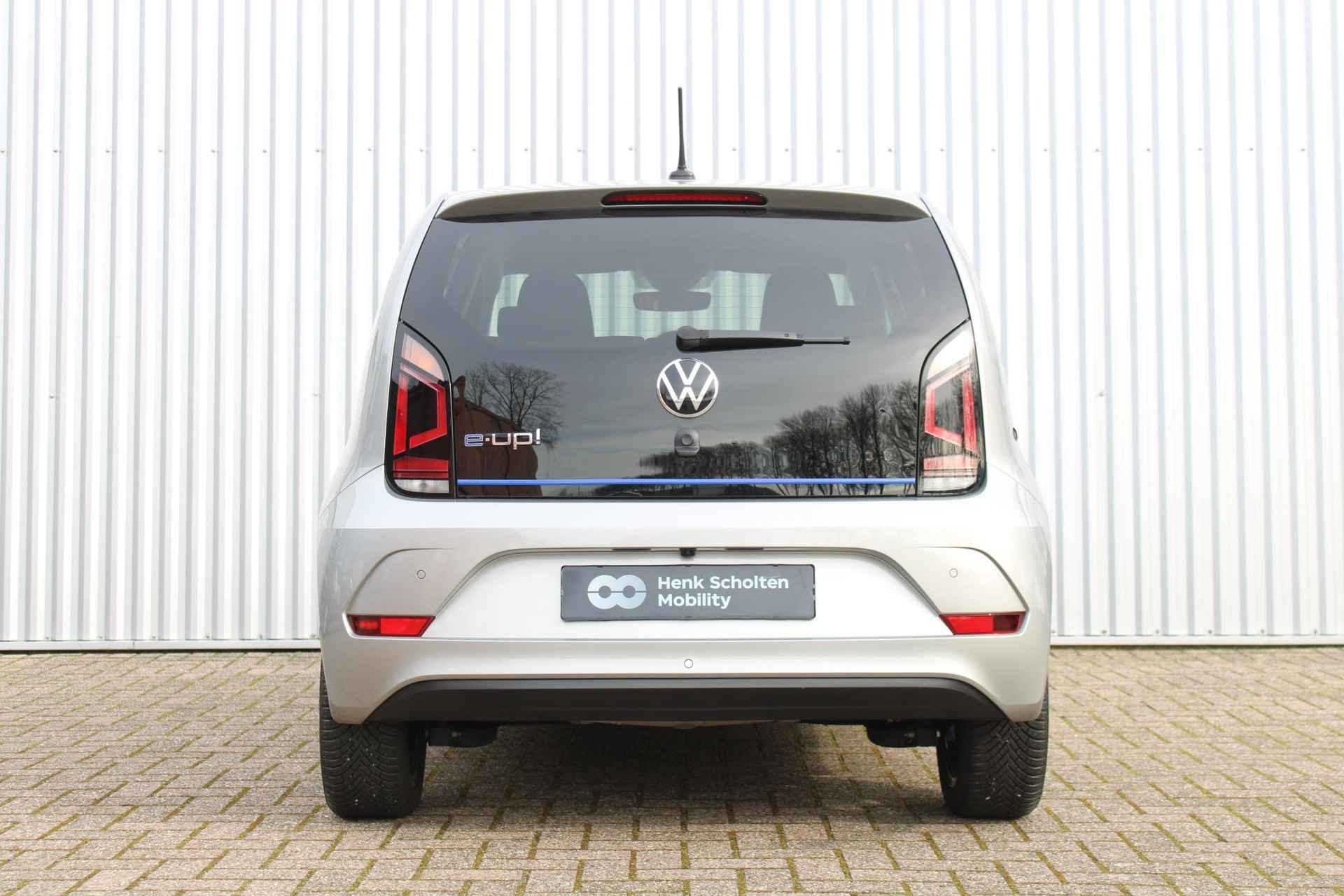 Volkswagen e-Up! R-Line, **€2.000 SEPP Subsidie** DAB+, Cruise Control, Parkeersensoren voor + achter, Parkeer Camera achter, Verwarmde voorstoelen, Multifunctioneel stuurwiel, 16" Lichtmetalen velgen, Spraakbediening, Automatische verlichting - 4/41