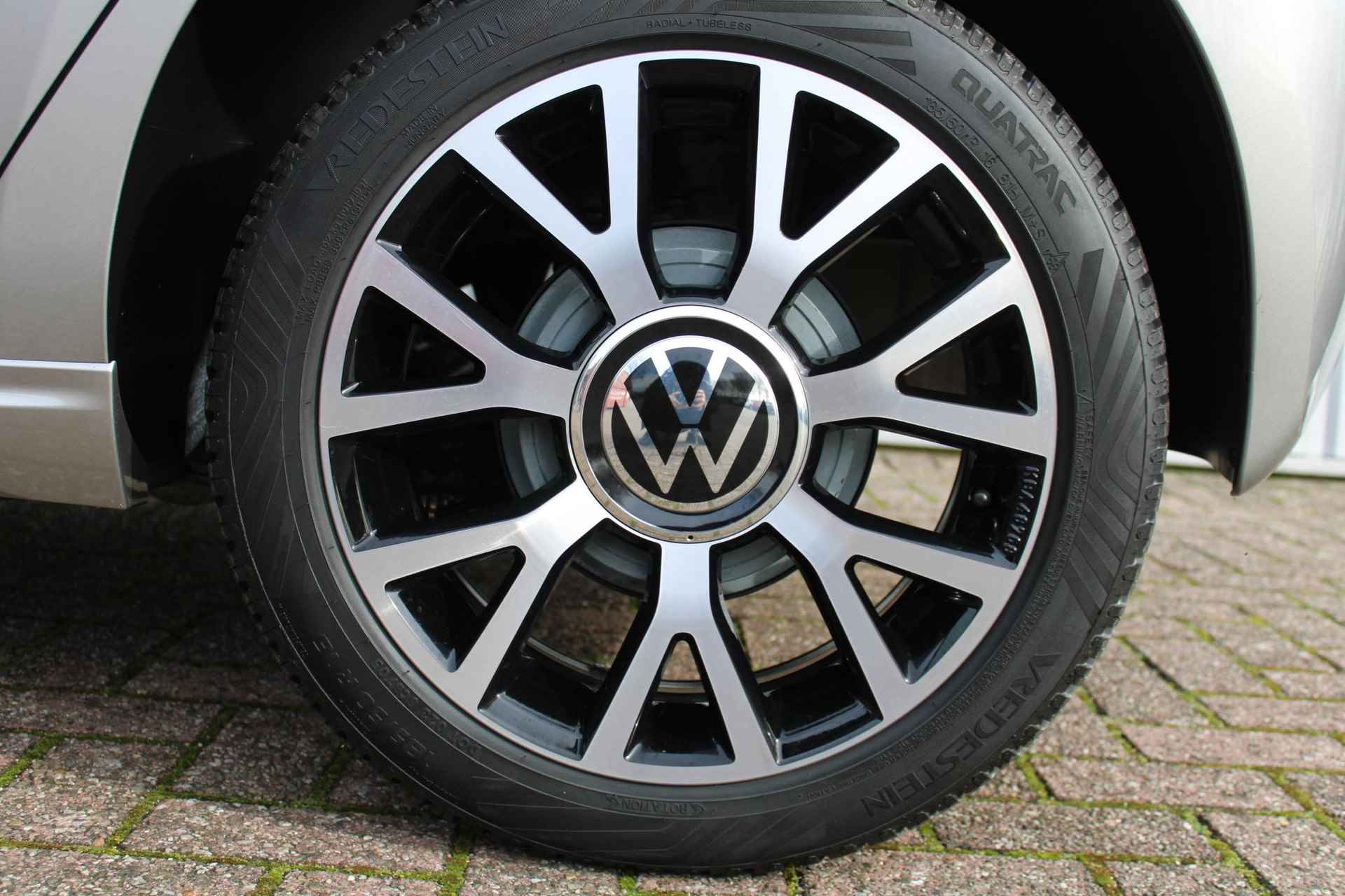 Volkswagen e-Up! R-Line, **€2.000 SEPP Subsidie** DAB+, Cruise Control, Parkeersensoren voor + achter, Parkeer Camera achter, Verwarmde voorstoelen, Multifunctioneel stuurwiel, 16" Lichtmetalen velgen, Spraakbediening, Automatische verlichting - 8/41