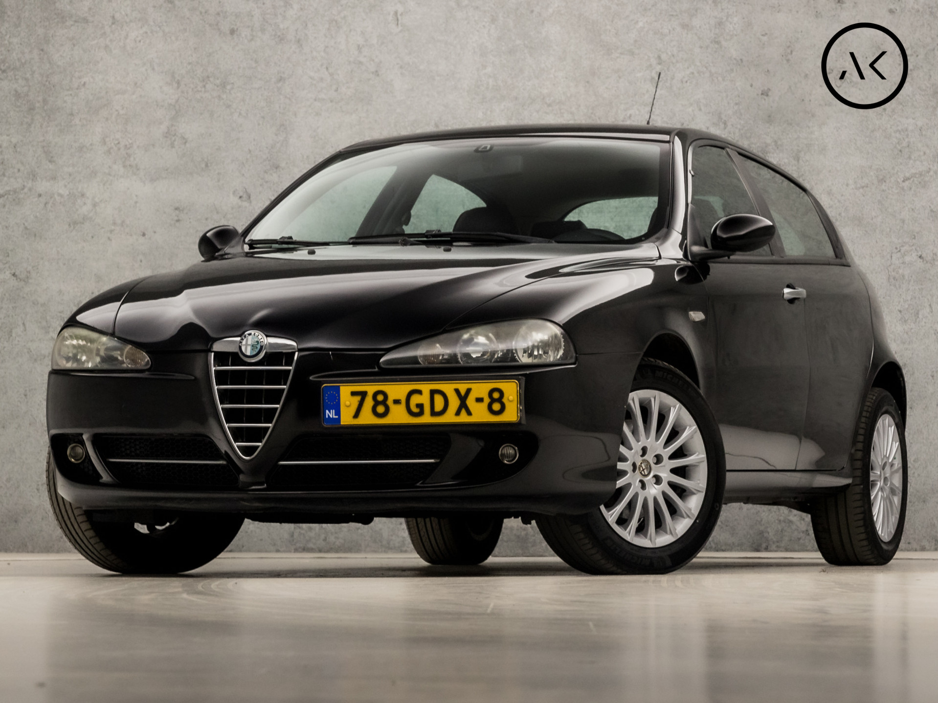 Alfa Romeo 147 1.6 T.Spark Sport (YOUNGTIMER, CLIMATE, ROOD LEDER, LM VELGEN, SPORTSTOELEN, CRUISE, MULTIFUNCTIONEEL STUURWIEL, NIEUWSTAAT)