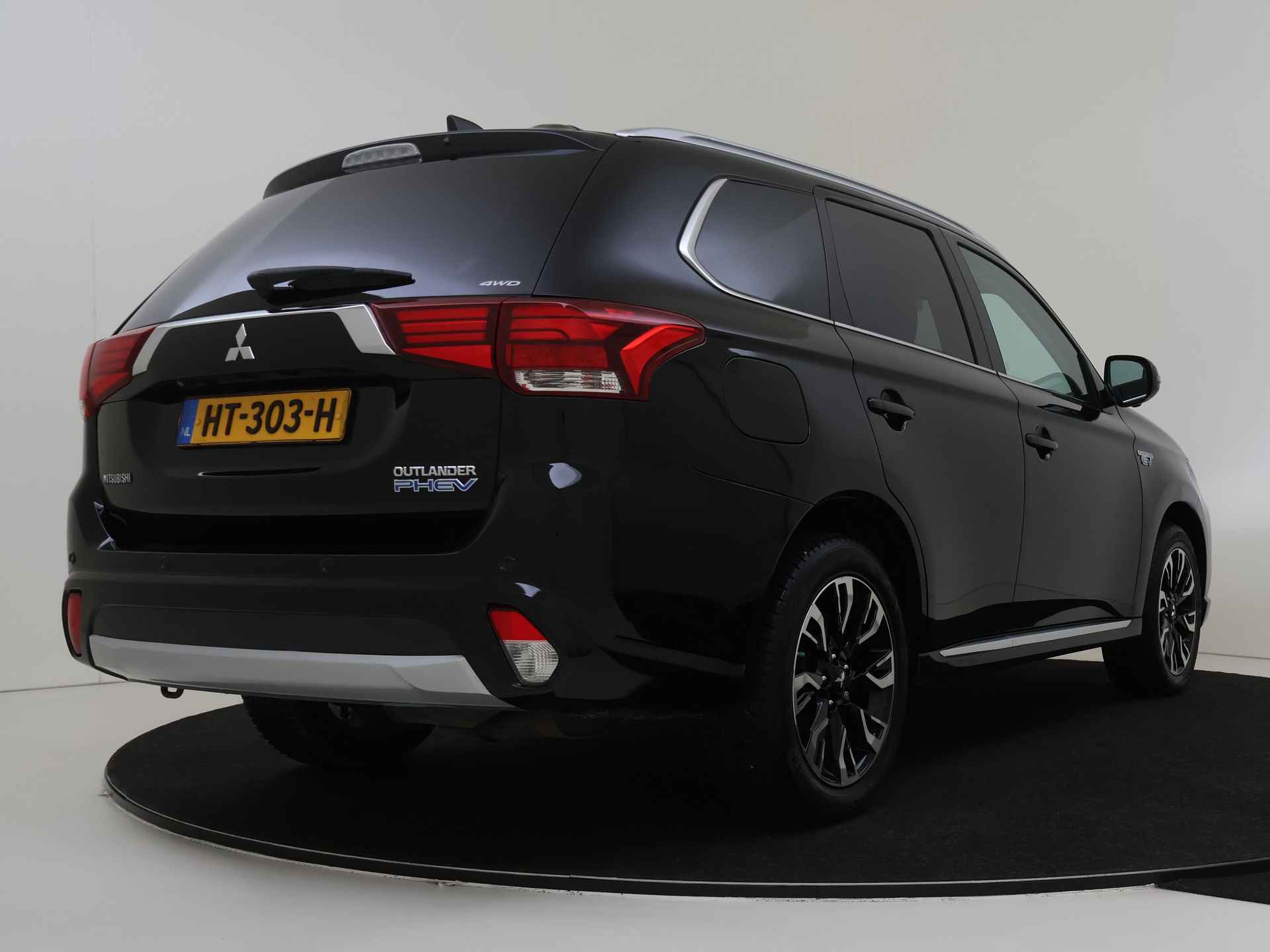 Mitsubishi Outlander 2.0 PHEV instyle YP - 11/45