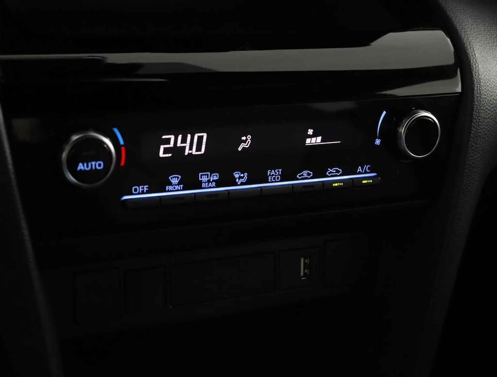 Toyota Yaris Cross 1.5 Hybrid Dynamic | Navigatie | LED verlichting | Cruise control | - 7/48