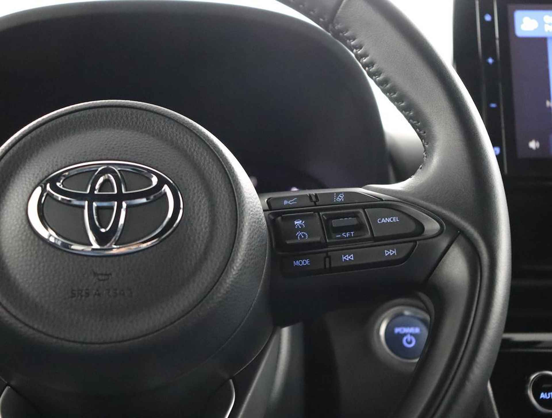 Toyota Yaris Cross 1.5 Hybrid Dynamic | Navigatie | LED verlichting | Cruise control | - 21/48