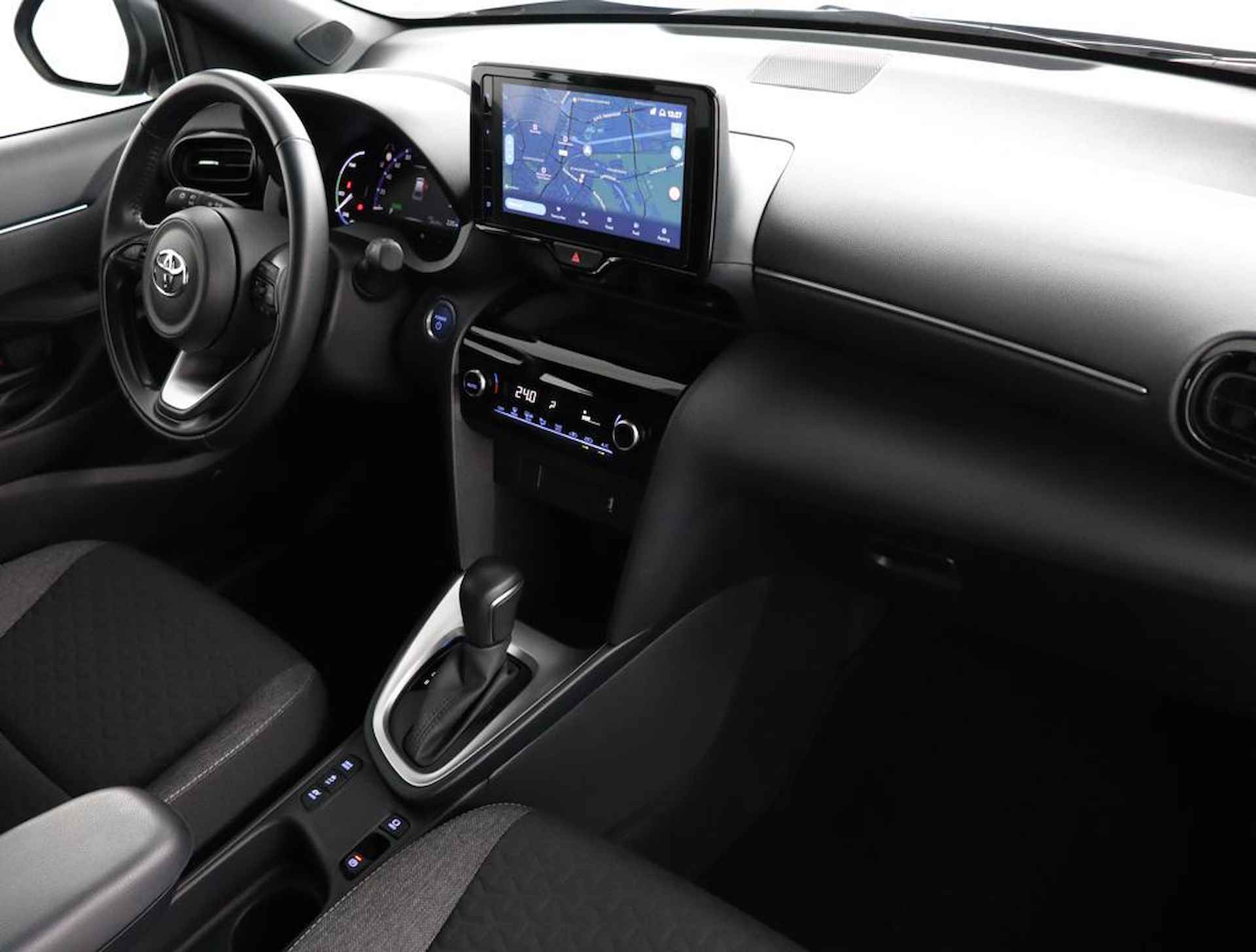 Toyota Yaris Cross 1.5 Hybrid Dynamic | Navigatie | LED verlichting | Cruise control | - 44/48