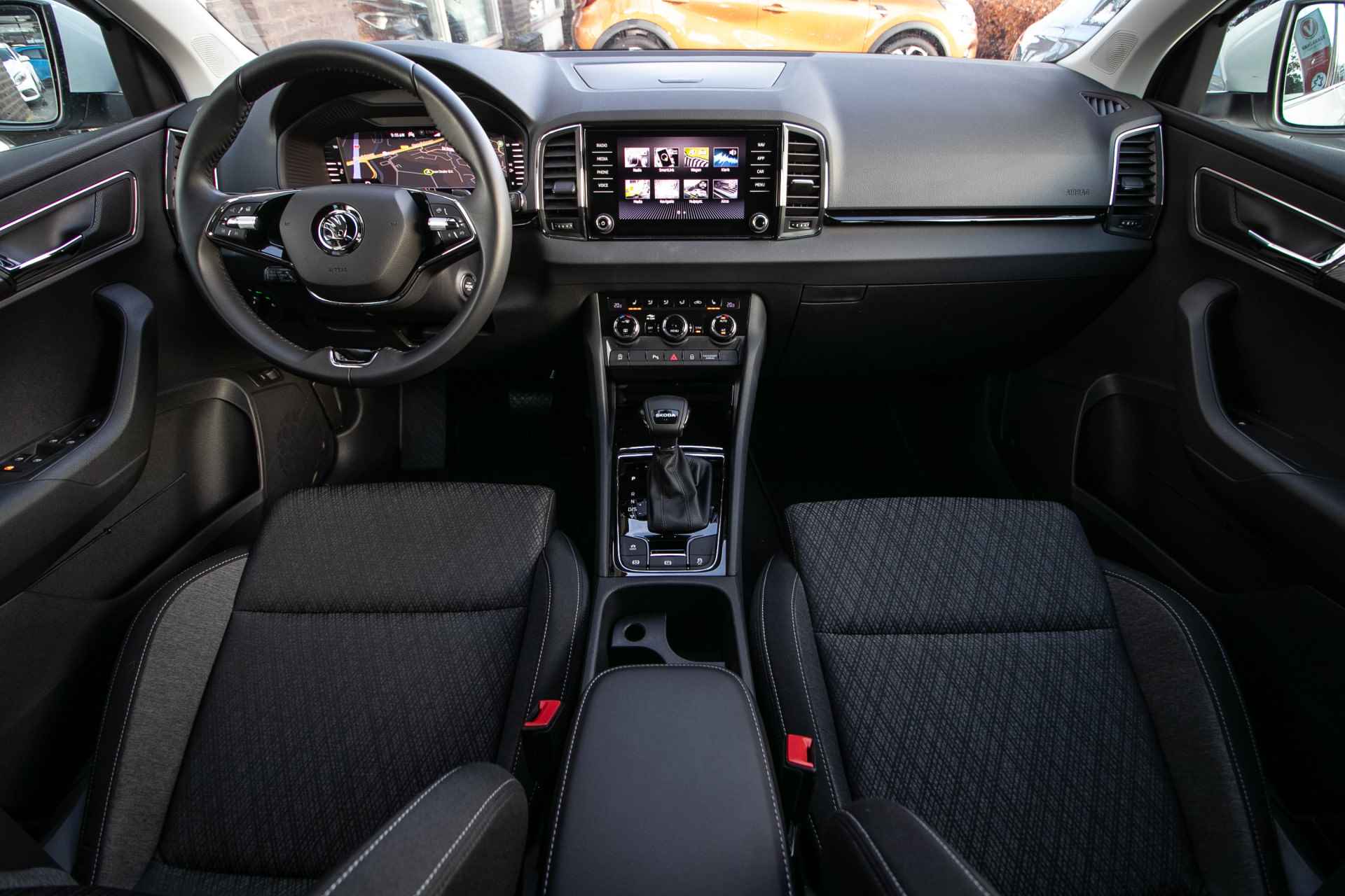 Škoda Karoq 1.5 TSI ACT Business Edition Plus automaat - All-in rijklrprs| Digitaal display | Navi | Cam | Adapt. cruise - 11/45