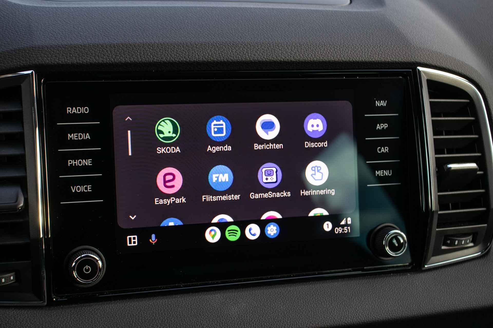 Škoda Karoq 1.5 TSI ACT Business Edition Plus automaat - All-in rijklrprs| Digitaal display | Navi | Cam | Adapt. cruise - 19/45