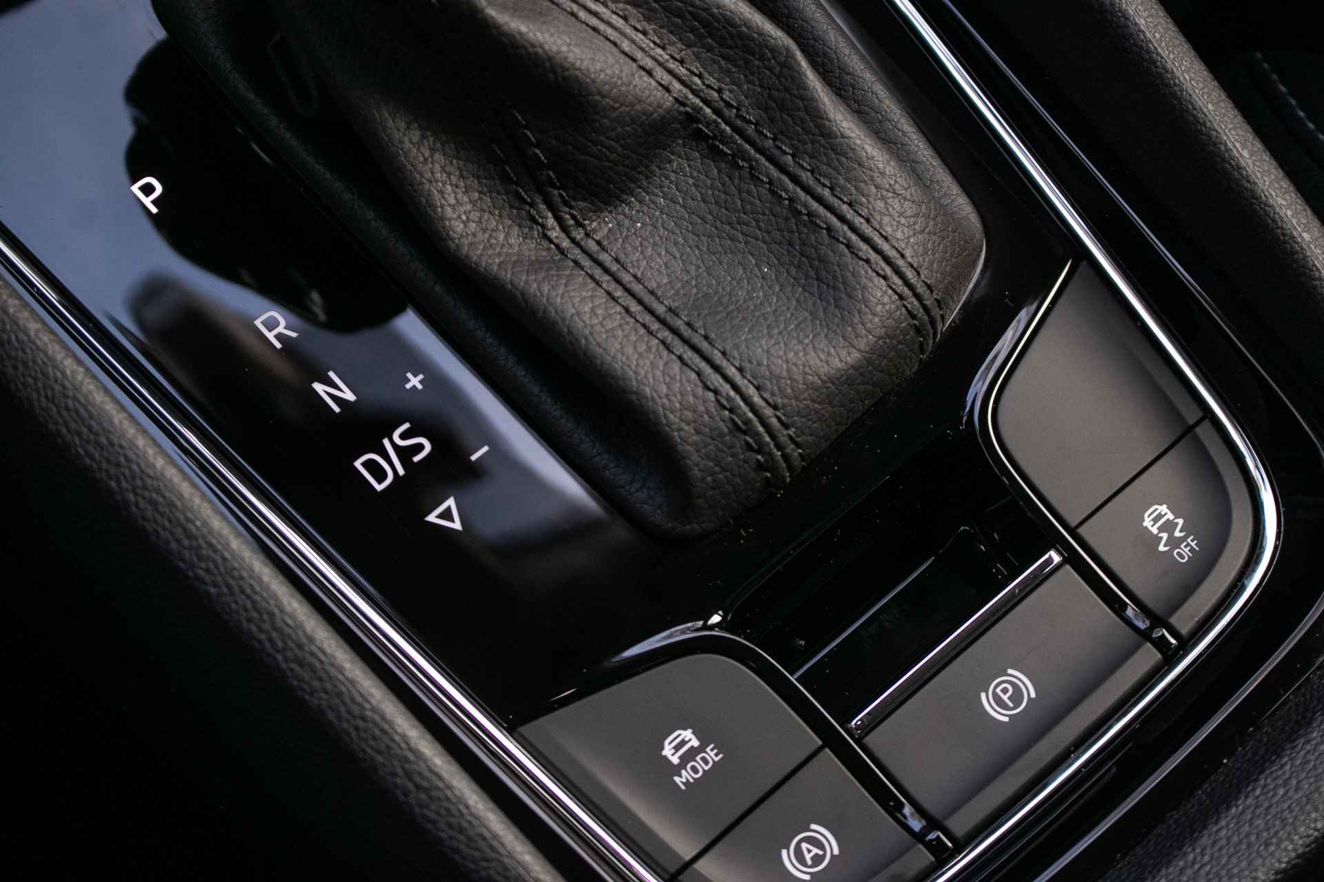 Škoda Karoq 1.5 TSI ACT Business Edition Plus automaat - All-in rijklrprs| Digitaal display | Navi | Cam | Adapt. cruise - 23/45