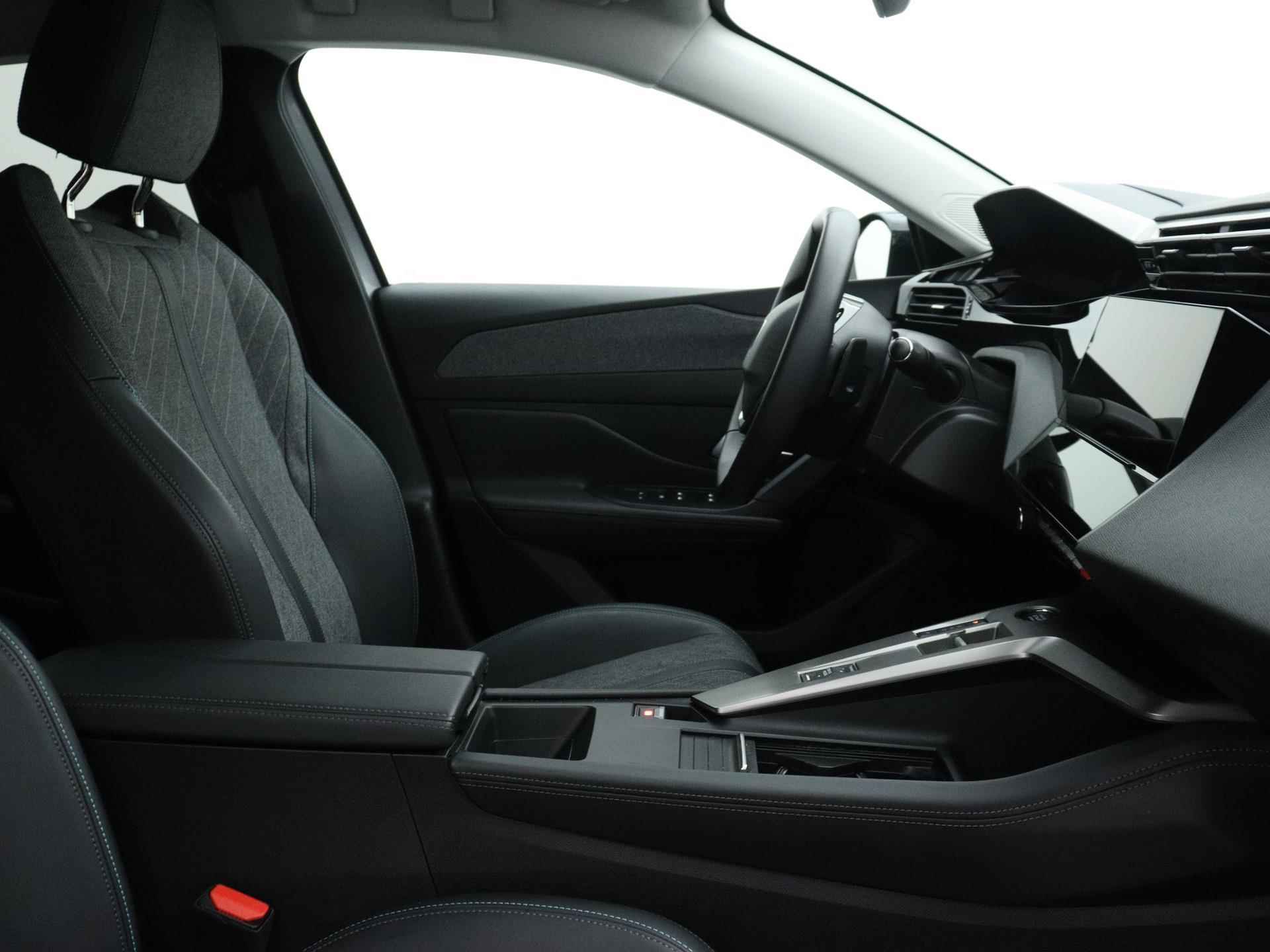 Peugeot 408 Allure Pack 130pk Automaat | Navigatie | Camera | Dodehoek Detectie | Licht Metalen Velgen 19"| Adaptieve Cruise Control - 23/39