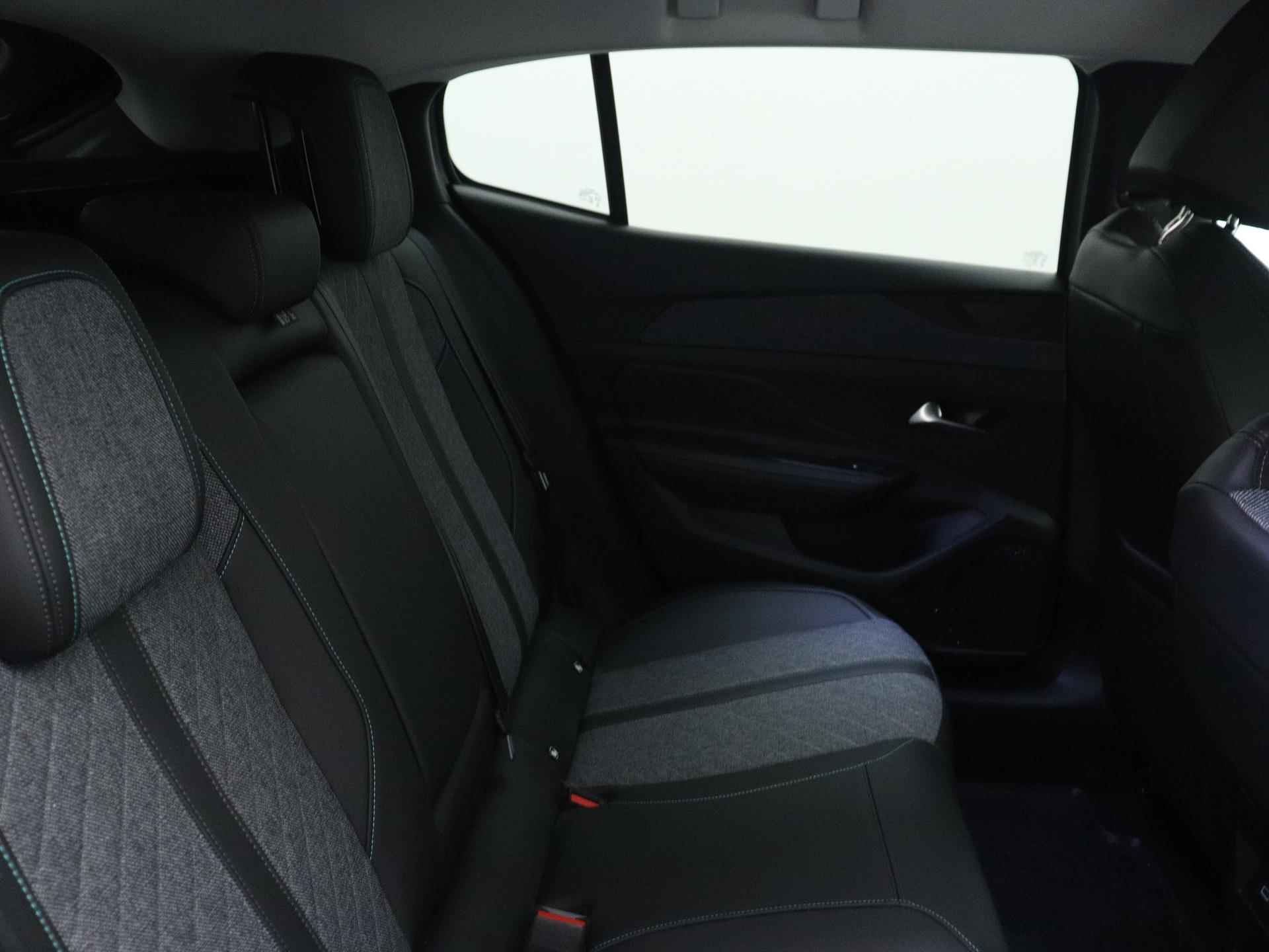 Peugeot 408 Allure Pack 130pk Automaat | Navigatie | Camera | Dodehoek Detectie | Licht Metalen Velgen 19"| Adaptieve Cruise Control - 25/39