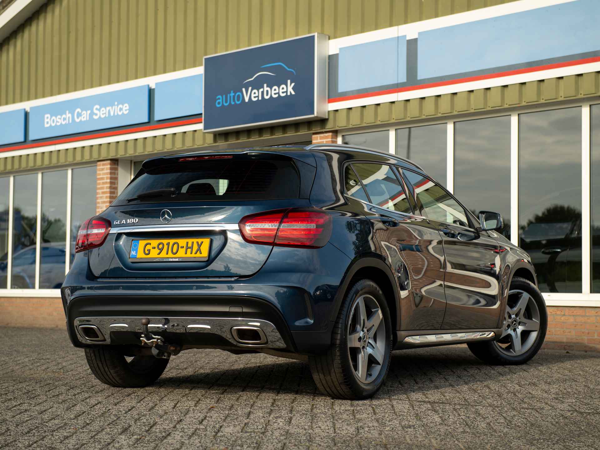 Mercedes-Benz GLA 180 Business Solution AMG | Achteruitrij camera | High-performance LED | Grootlicht-assistent | 18" LMV | Keyless | Trekhaak wegklapbaar | Climate Control - 3/59