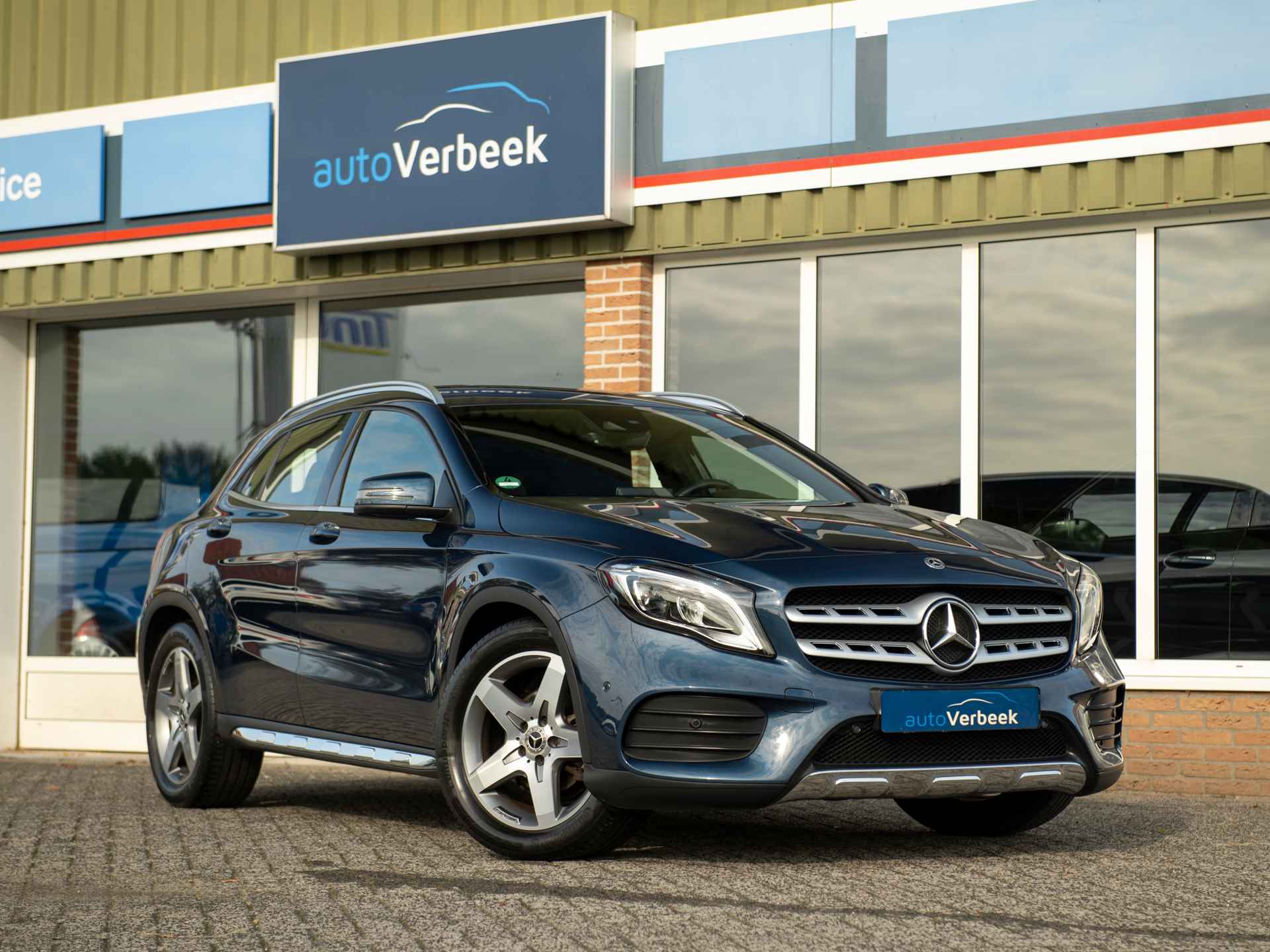 Mercedes-Benz GLA 180 Business Solution AMG | Achteruitrij camera | High-performance LED | Grootlicht-assistent | 18" LMV | Keyless | Trekhaak wegklapbaar | Climate Control - 8/59