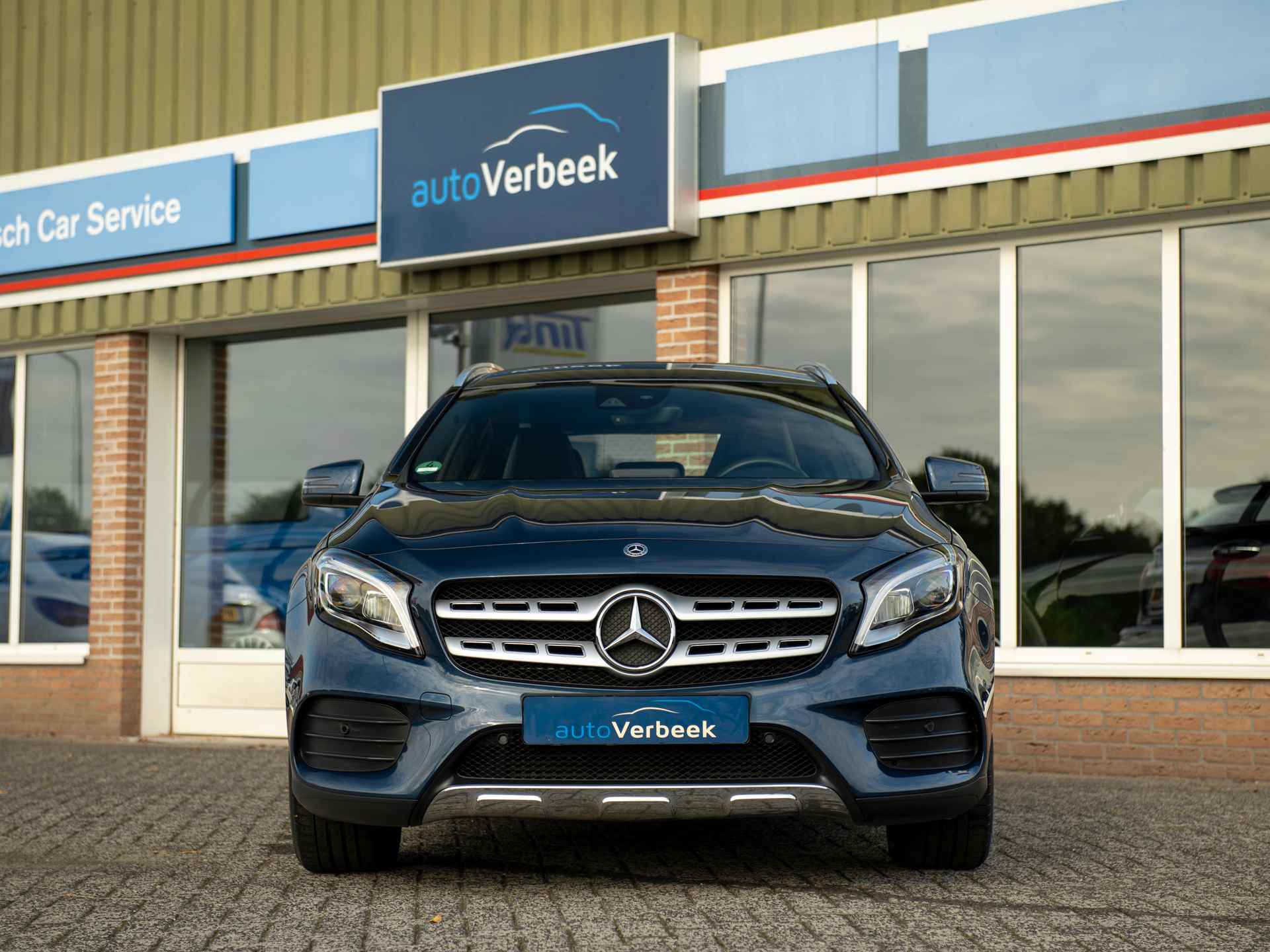 Mercedes-Benz GLA 180 Business Solution AMG | Achteruitrij camera | High-performance LED | Grootlicht-assistent | 18" LMV | Keyless | Trekhaak wegklapbaar | Climate Control - 14/59