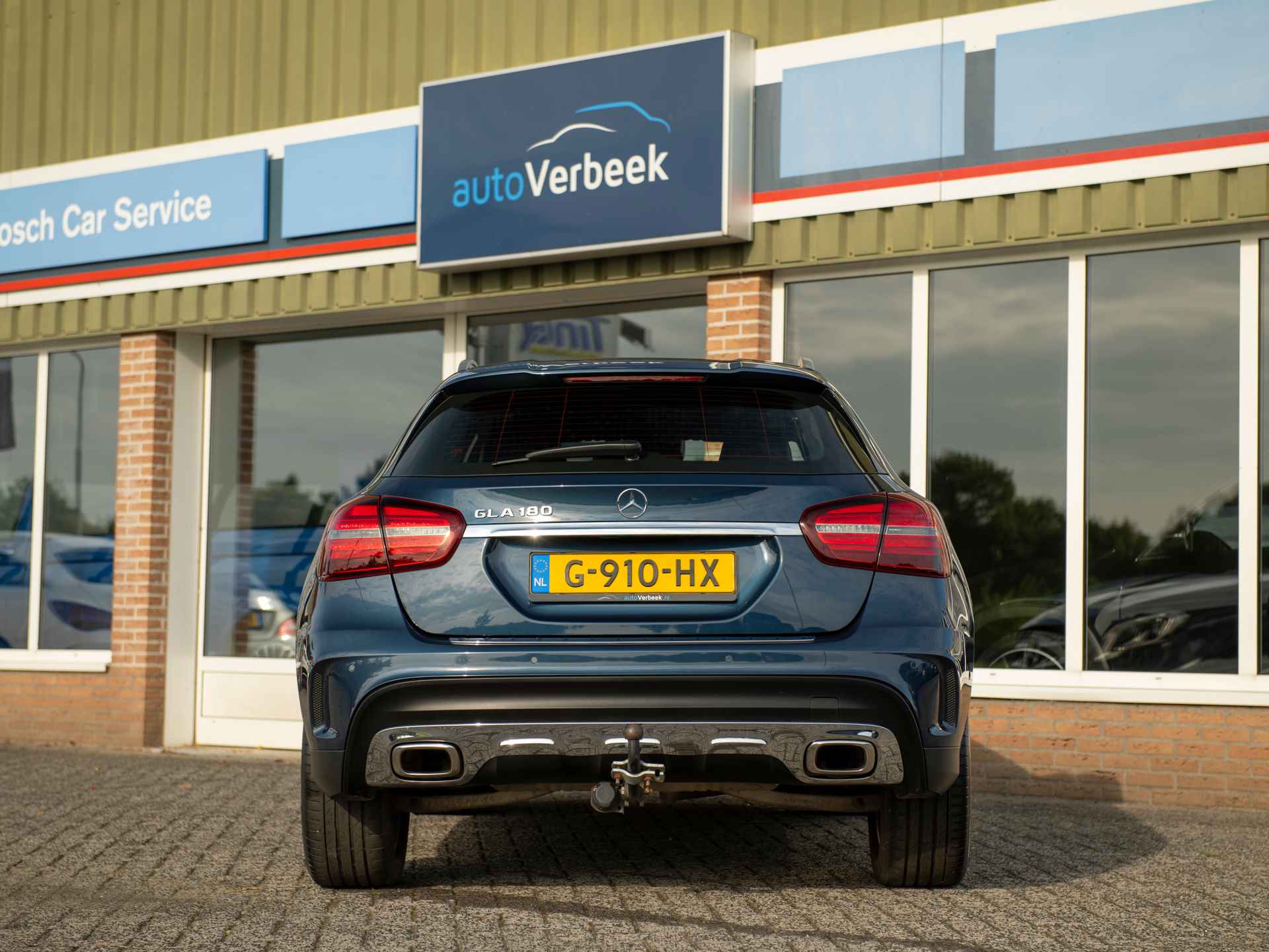 Mercedes-Benz GLA 180 Business Solution AMG | Achteruitrij camera | High-performance LED | Grootlicht-assistent | 18" LMV | Keyless | Trekhaak wegklapbaar | Climate Control - 15/59