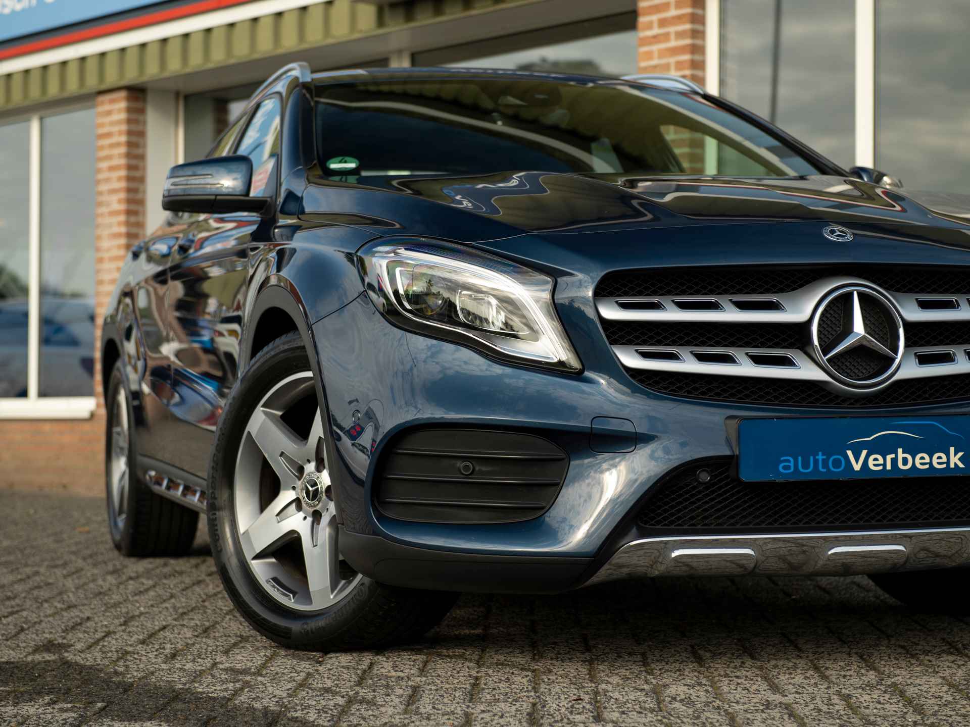 Mercedes-Benz GLA 180 Business Solution AMG | Achteruitrij camera | High-performance LED | Grootlicht-assistent | 18" LMV | Keyless | Trekhaak wegklapbaar | Climate Control - 36/59